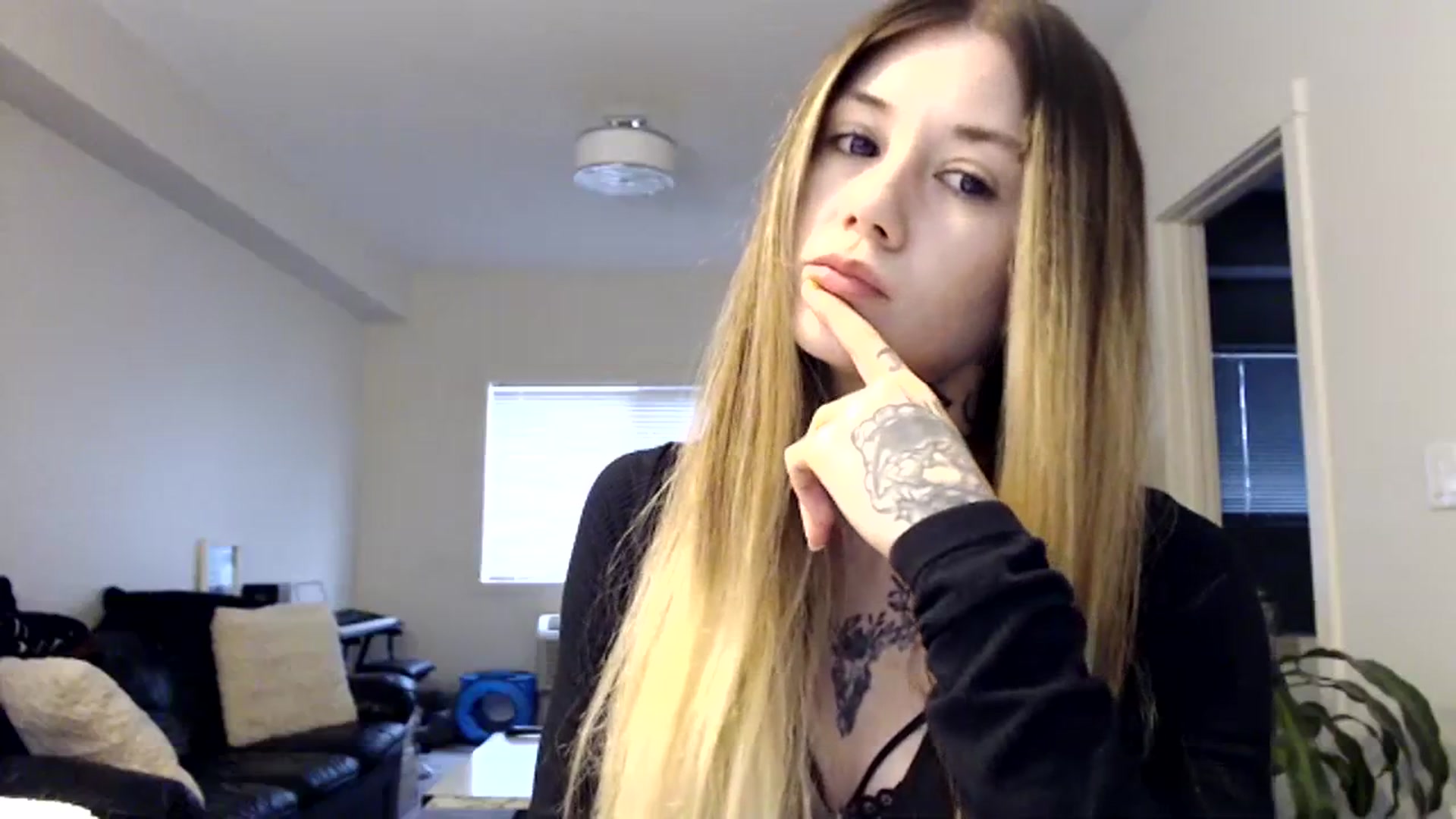 Gallery image thumbnail from Faerrie_'s myfreecams stream on, 12/06/2023, 21:42 image 6 of 20