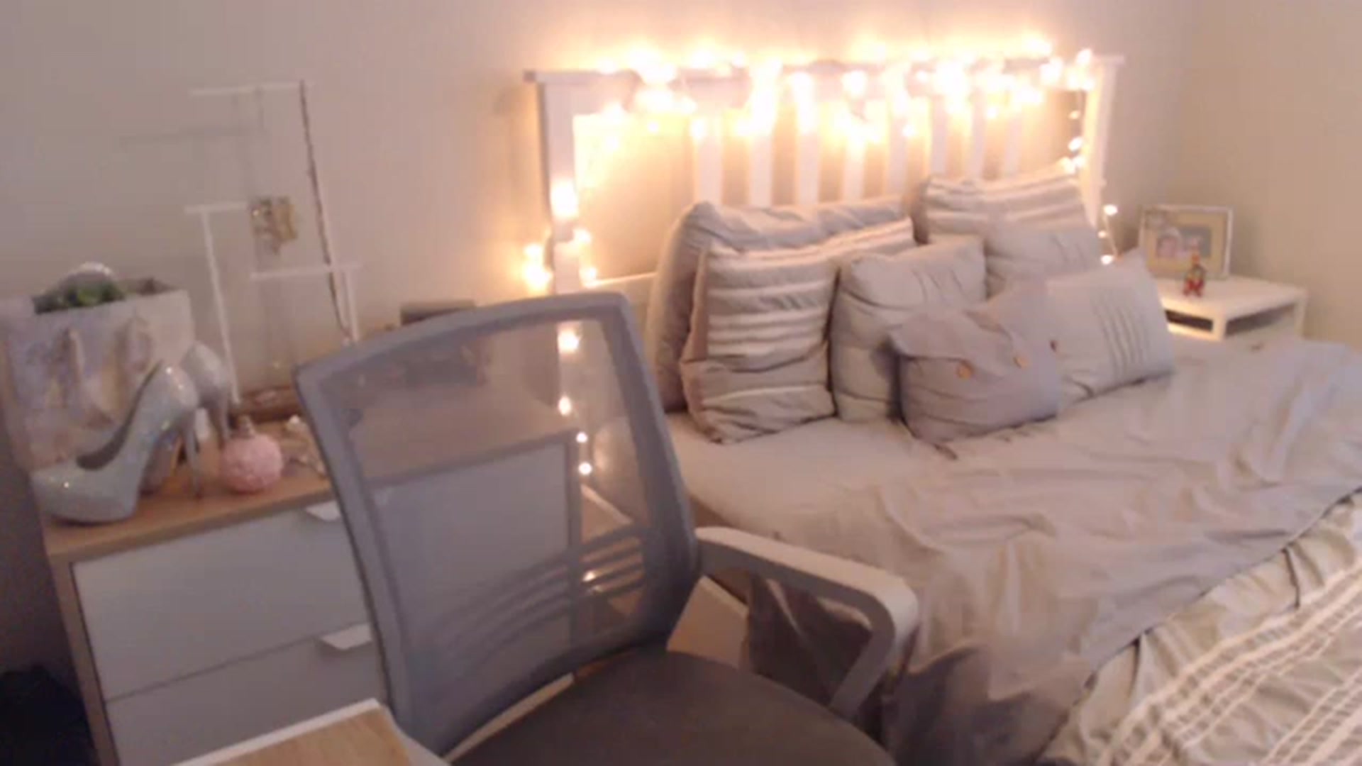 Gallery image thumbnail from Faeryfawn's myfreecams stream on, 11/18/2022, 20:55 image 15 of 20