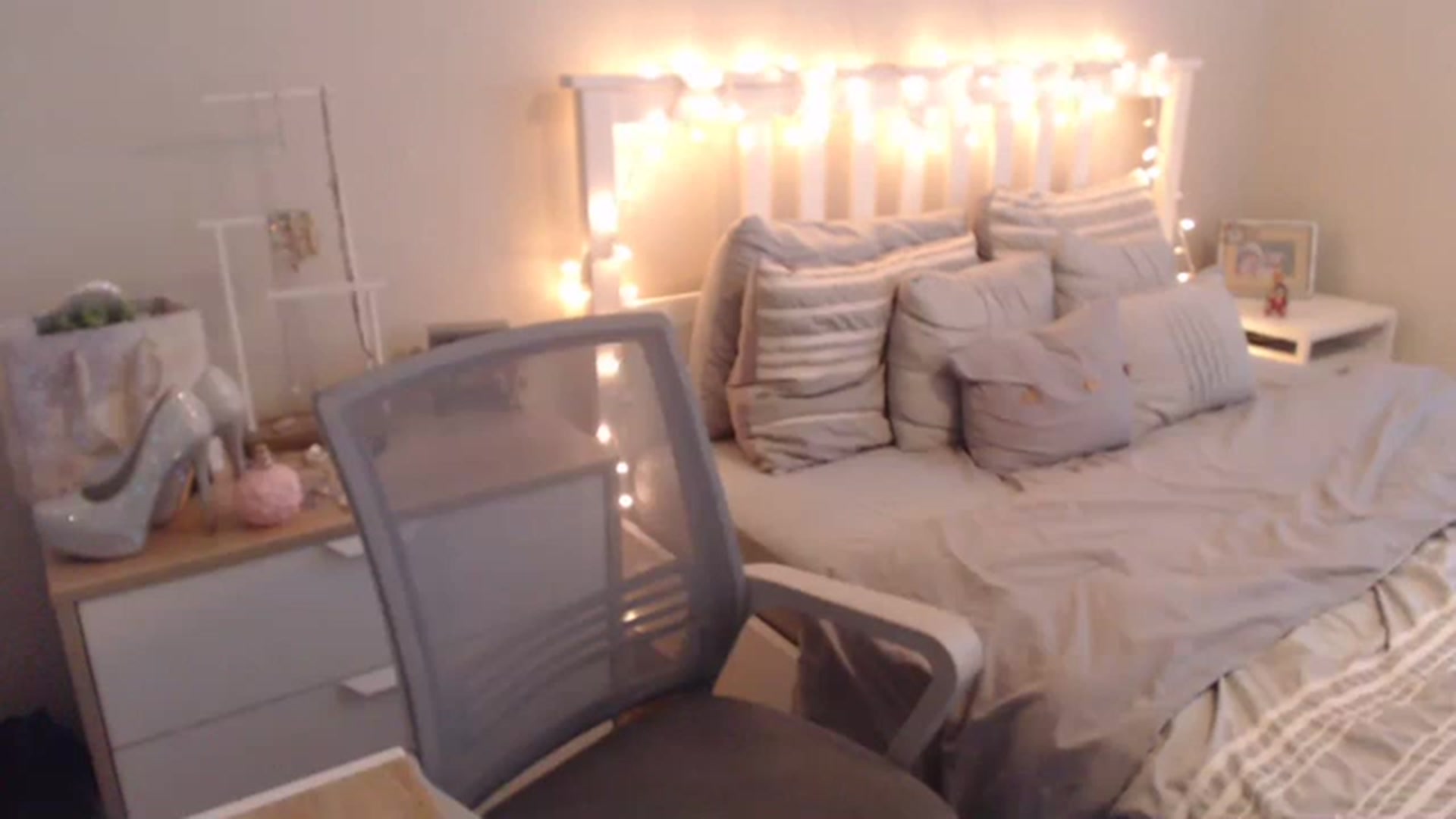 Gallery image thumbnail from Faeryfawn's myfreecams stream on, 11/18/2022, 20:55 image 14 of 20