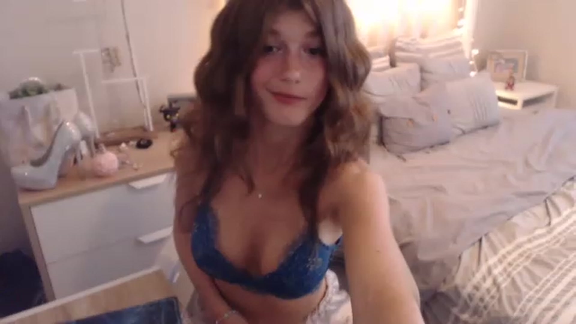Gallery image thumbnail from Faeryfawn's myfreecams stream on, 11/18/2022, 20:55 image 4 of 20