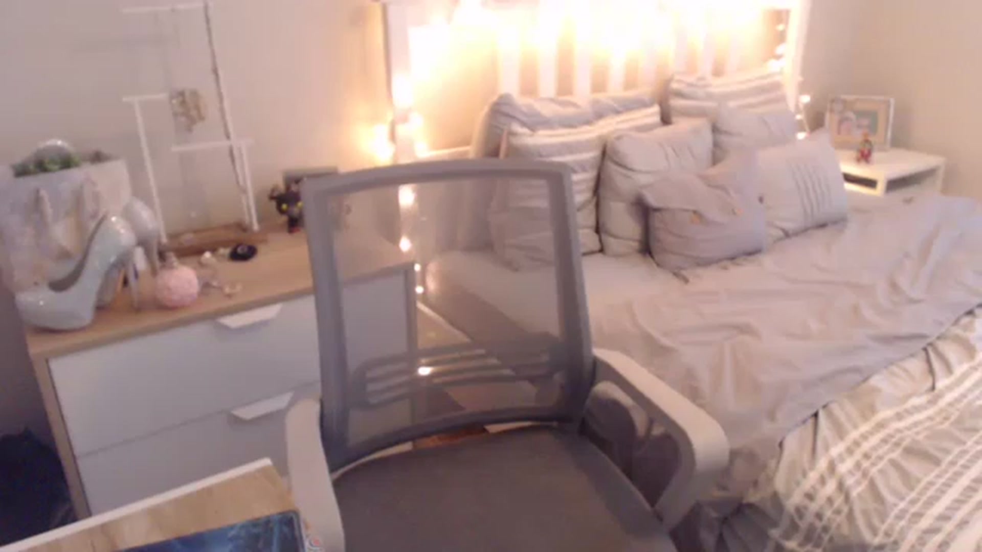 Gallery image thumbnail from Faeryfawn's myfreecams stream on, 11/18/2022, 20:55 image 3 of 20