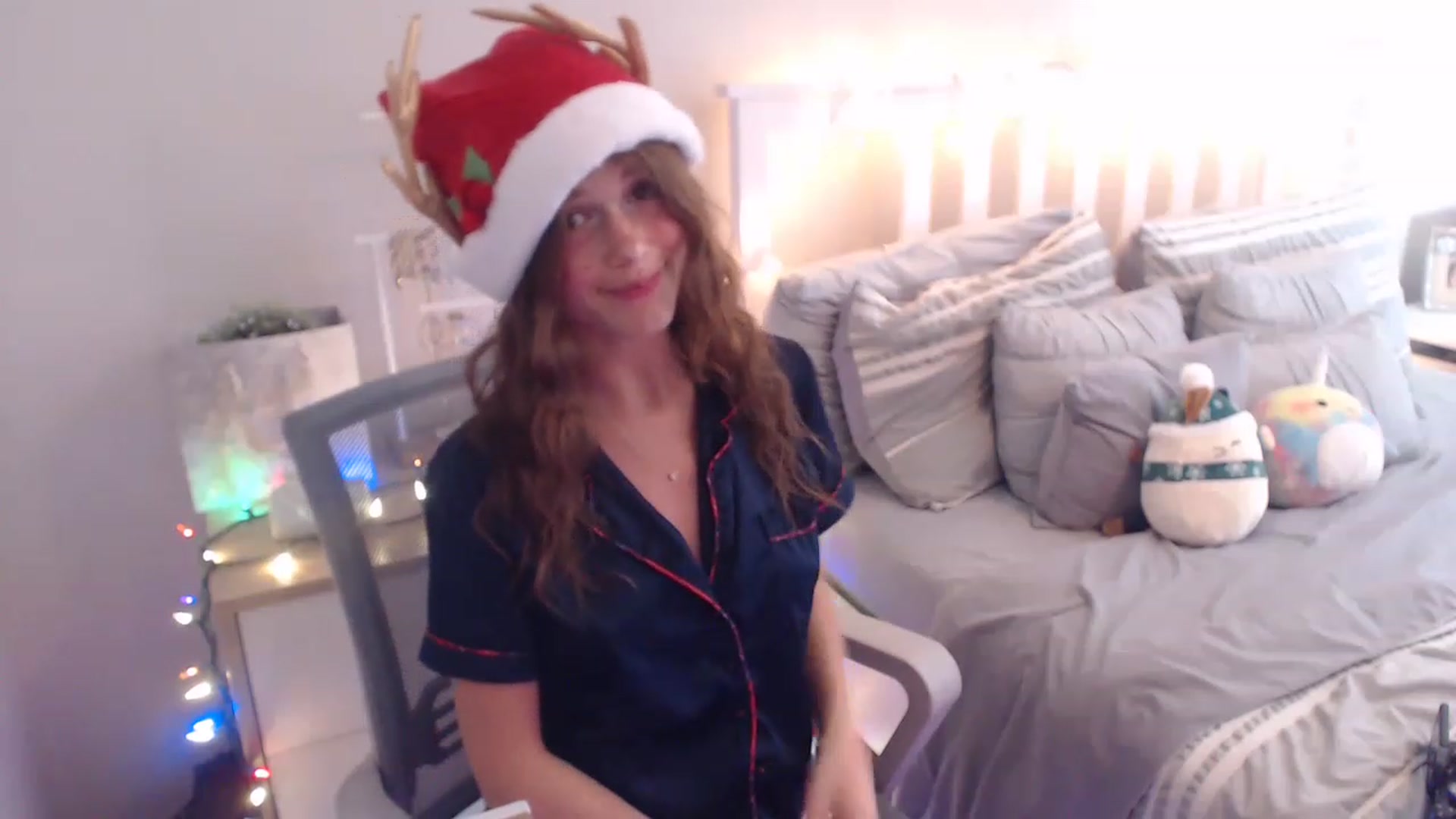 Gallery image thumbnail from Faeryfawn's myfreecams stream on, 12/01/2022, 22:07 image 14 of 20