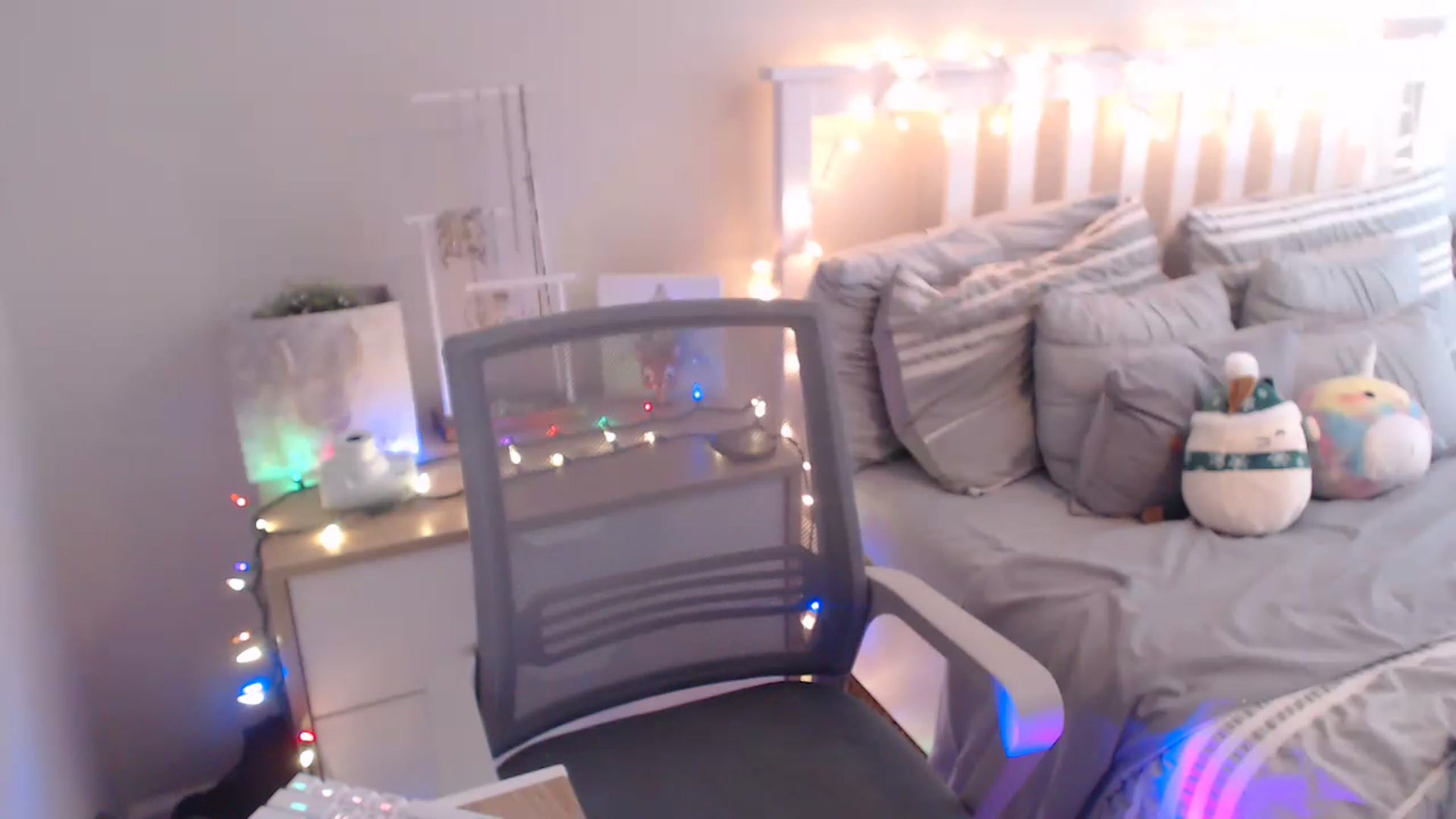 Gallery image thumbnail from Faeryfawn's myfreecams stream on, 12/01/2022, 22:07 image 17 of 20