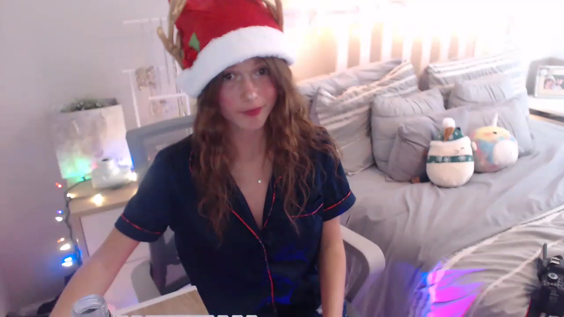 Gallery image thumbnail from Faeryfawn's myfreecams stream on, 12/01/2022, 22:07 image 1 of 20