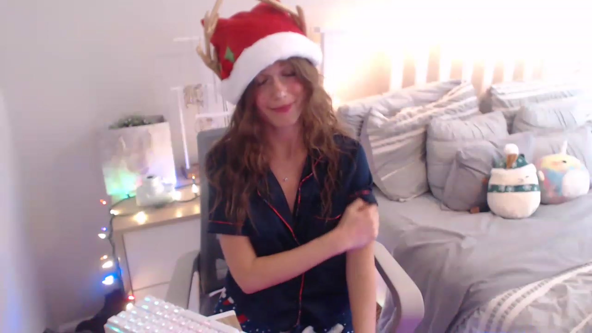 Gallery image thumbnail from Faeryfawn's myfreecams stream on, 12/01/2022, 22:07 image 18 of 20