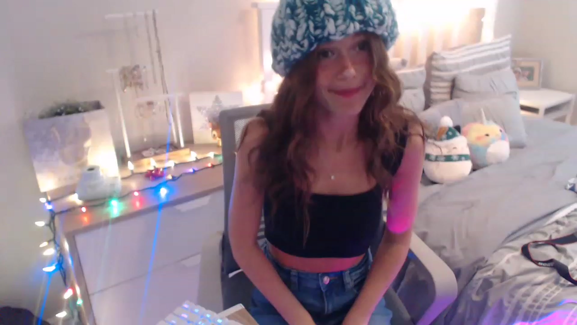 Gallery image thumbnail from Faeryfawn's myfreecams stream on, 12/02/2022, 20:32 image 1 of 20