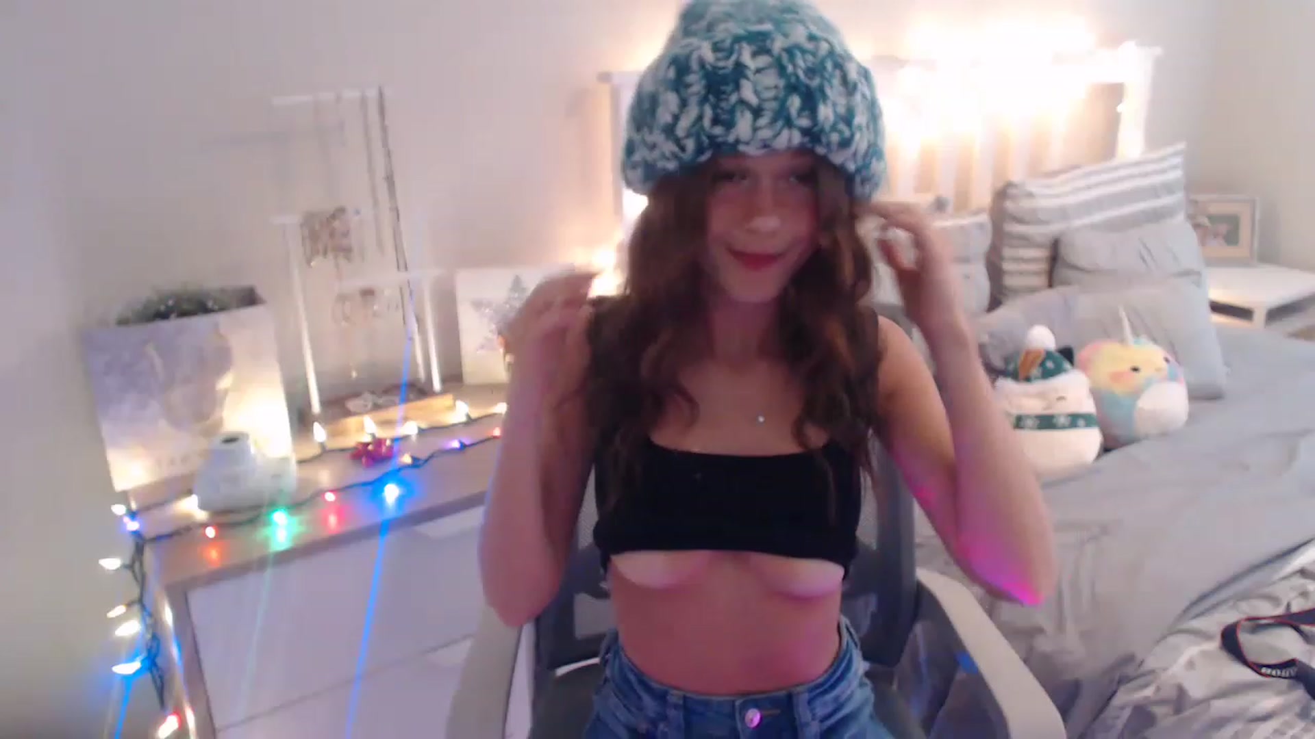 Gallery image thumbnail from Faeryfawn's myfreecams stream on, 12/02/2022, 20:32 image 4 of 20