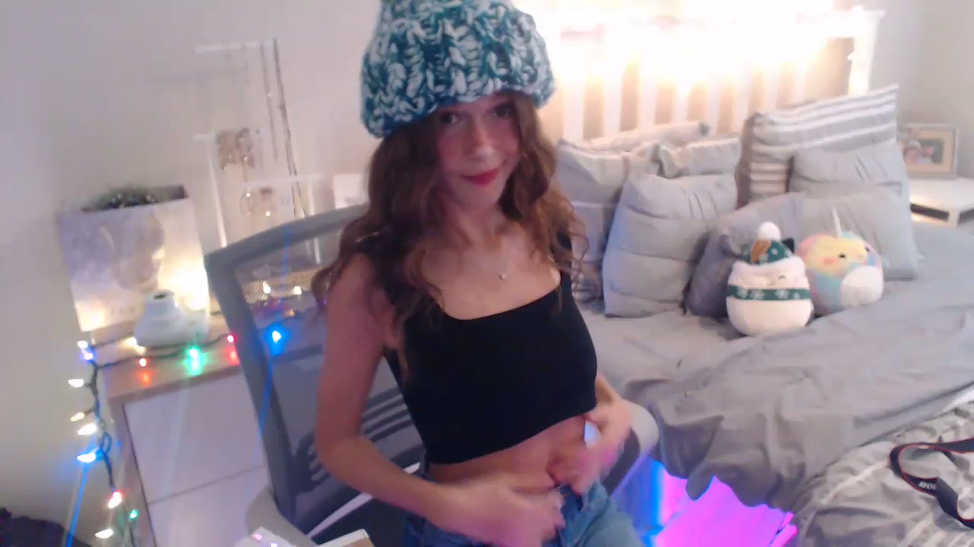 Gallery image thumbnail from Faeryfawn's myfreecams stream on, 12/02/2022, 20:32 image 10 of 20