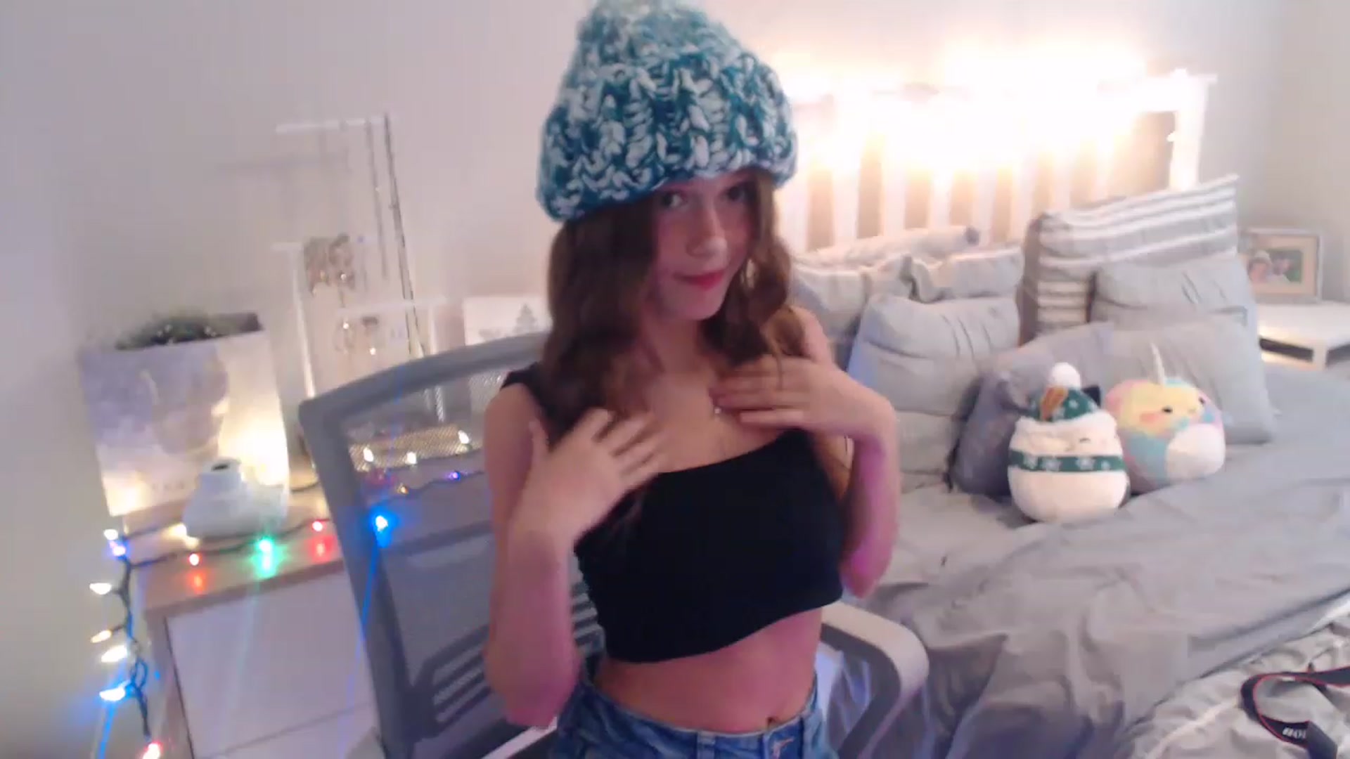 Gallery image thumbnail from Faeryfawn's myfreecams stream on, 12/02/2022, 20:32 image 9 of 20