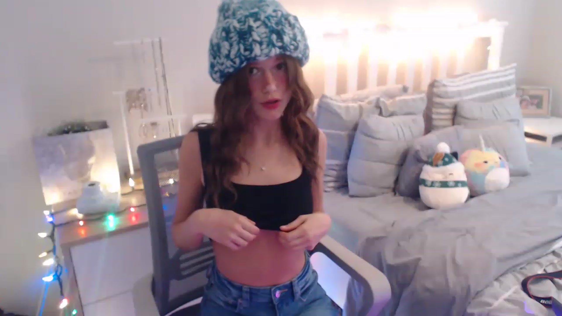 Gallery image thumbnail from Faeryfawn's myfreecams stream on, 12/02/2022, 20:32 image 19 of 20