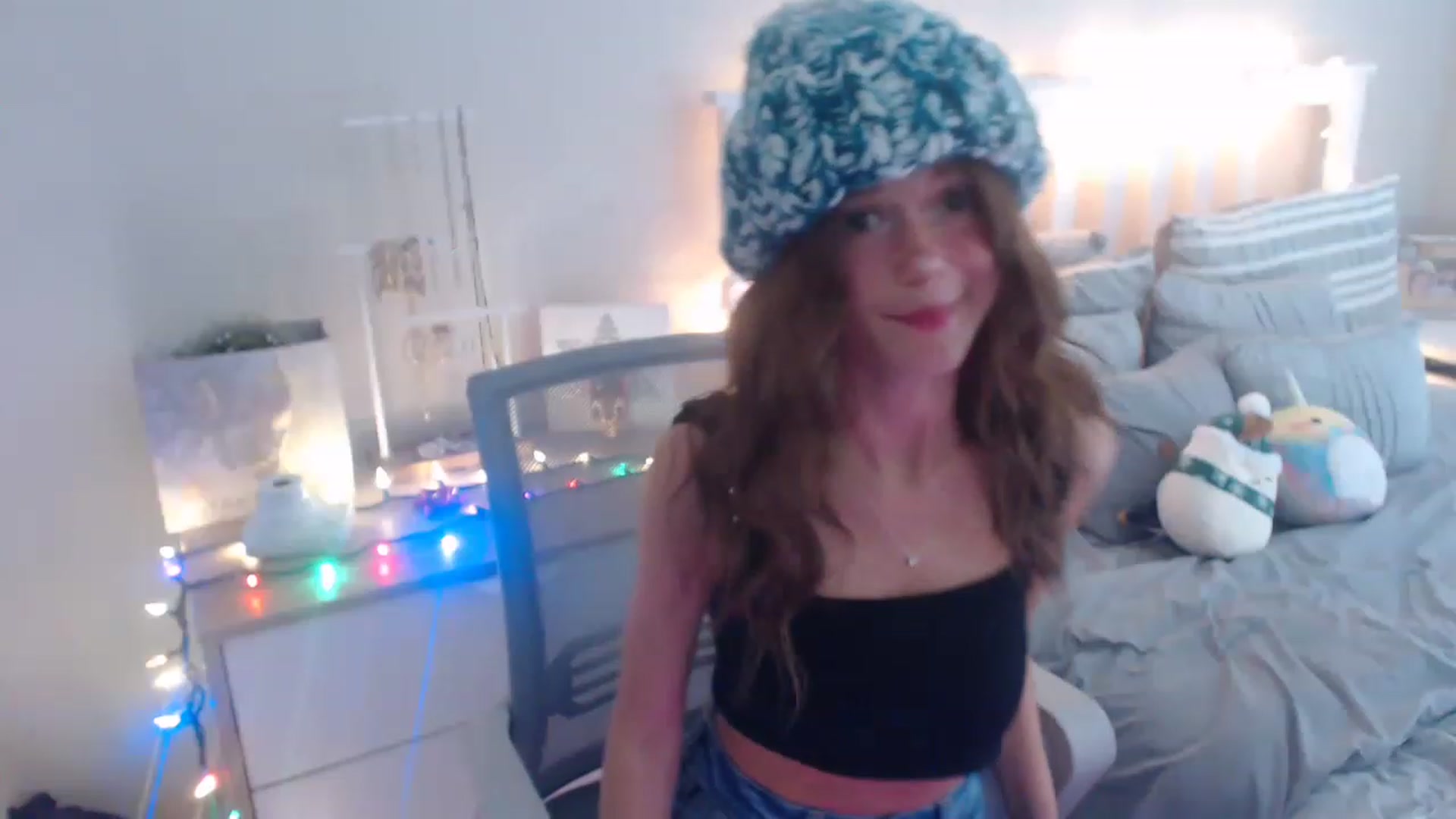 Gallery image thumbnail from Faeryfawn's myfreecams stream on, 12/02/2022, 21:37 image 18 of 20
