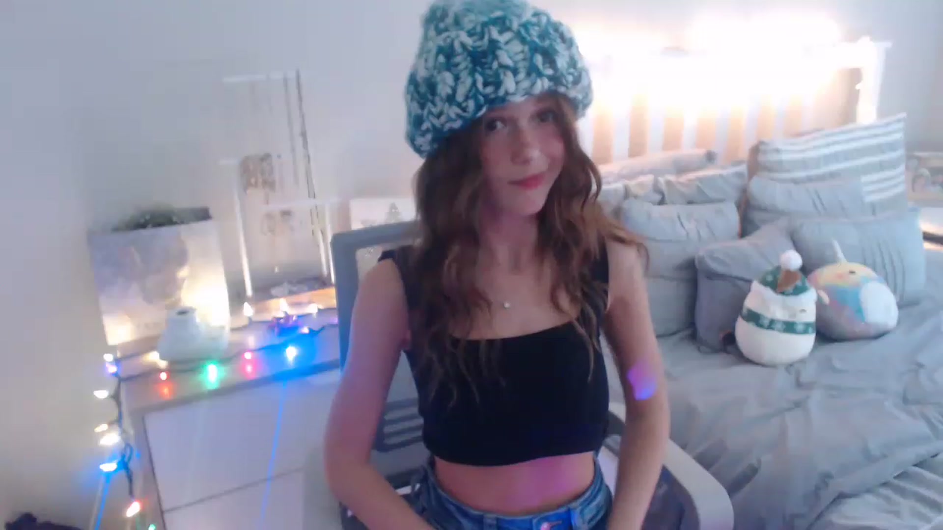 Gallery image thumbnail from Faeryfawn's myfreecams stream on, 12/02/2022, 21:37 image 13 of 20