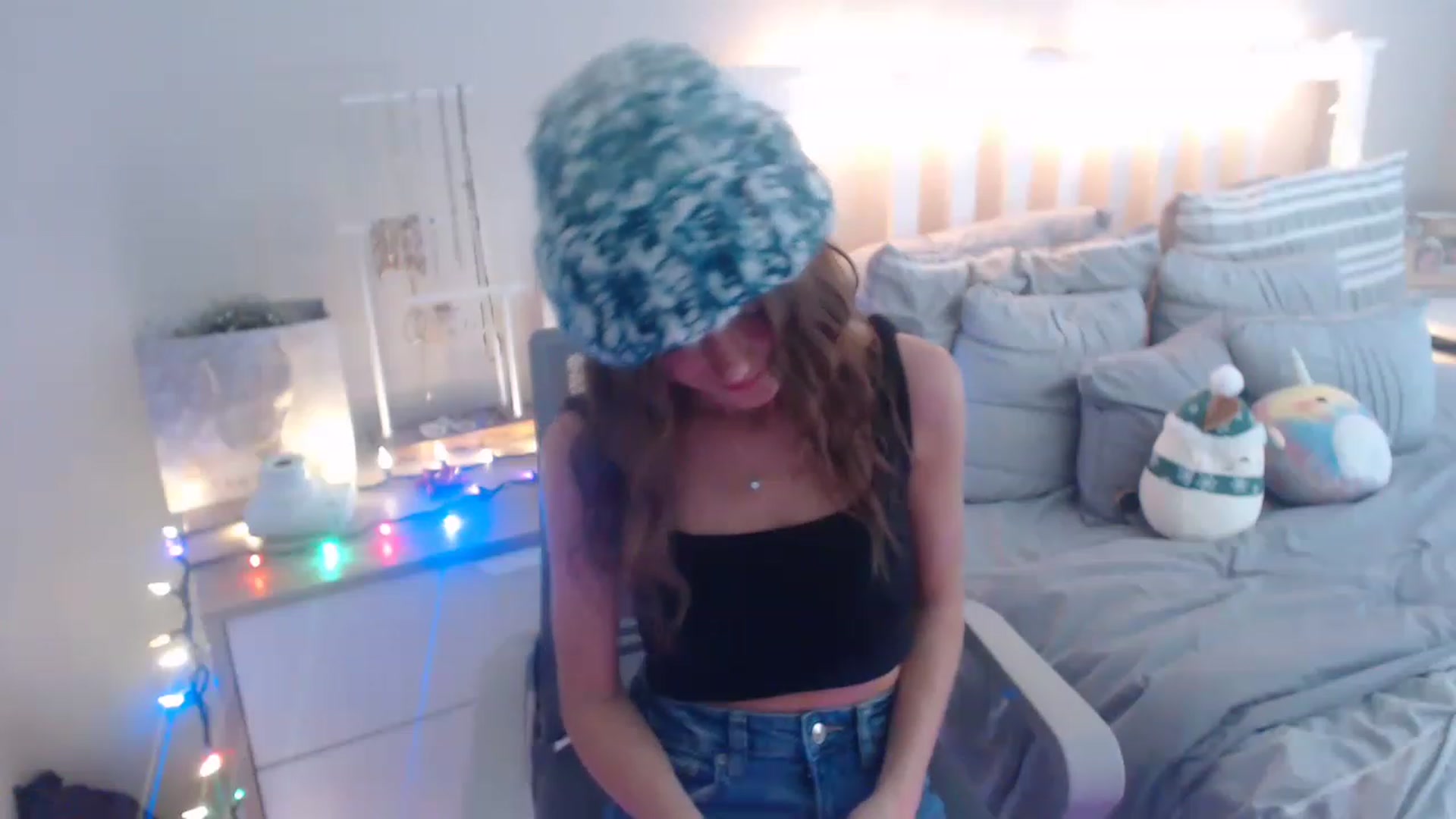 Gallery image thumbnail from Faeryfawn's myfreecams stream on, 12/02/2022, 21:37 image 6 of 20