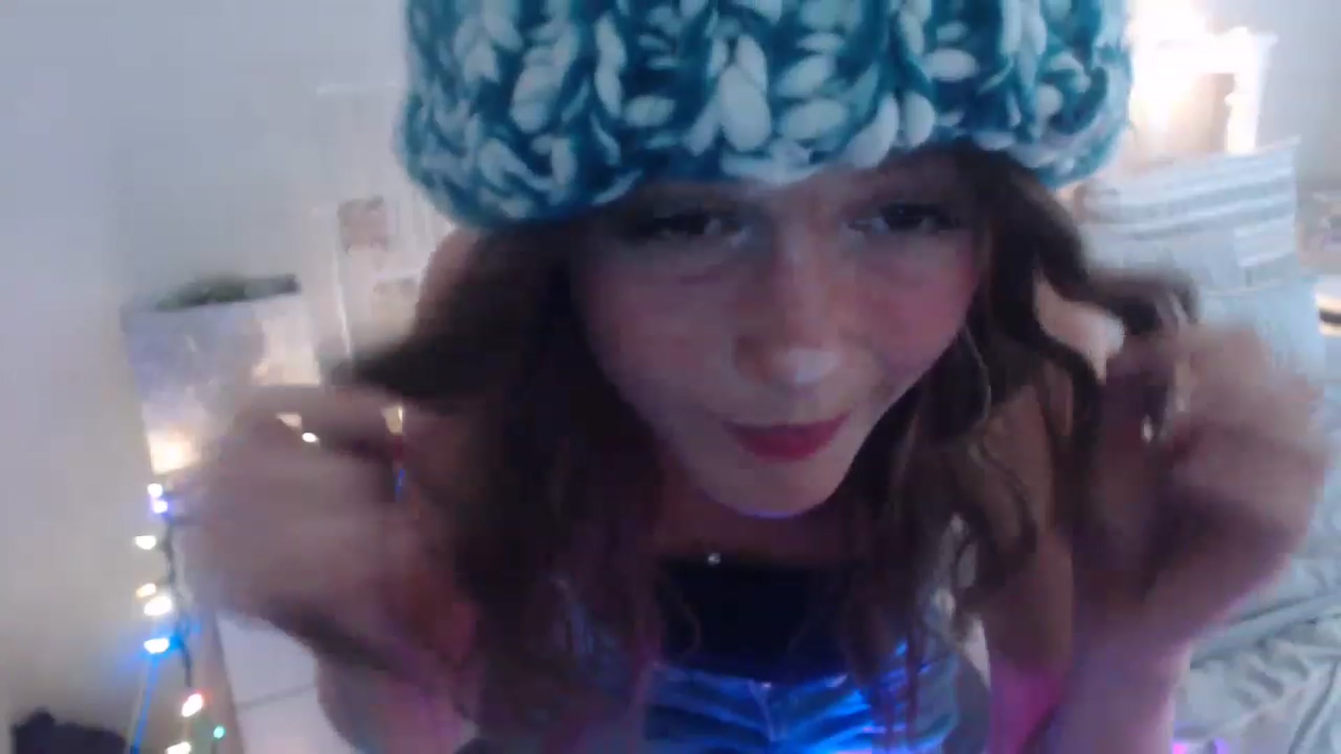 Gallery image thumbnail from Faeryfawn's myfreecams stream on, 12/02/2022, 21:37 image 10 of 20