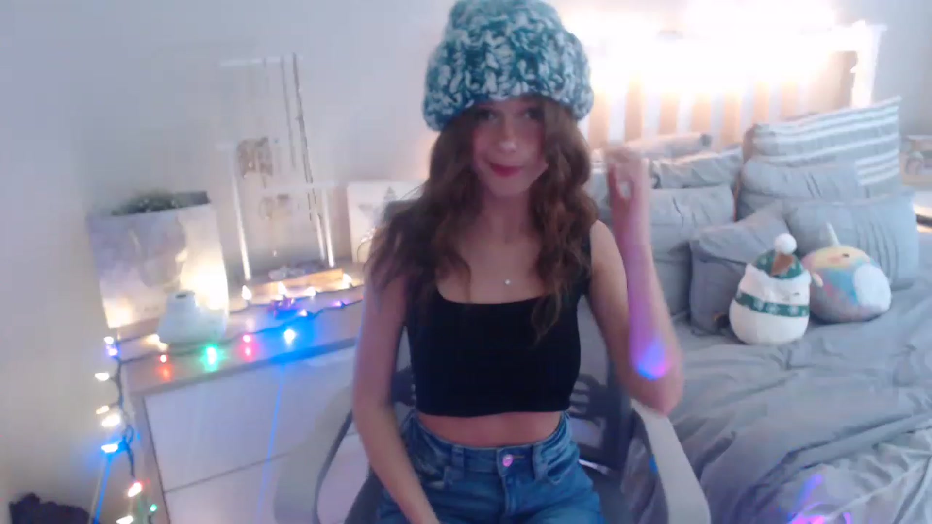 Gallery image thumbnail from Faeryfawn's myfreecams stream on, 12/02/2022, 21:37 image 9 of 20
