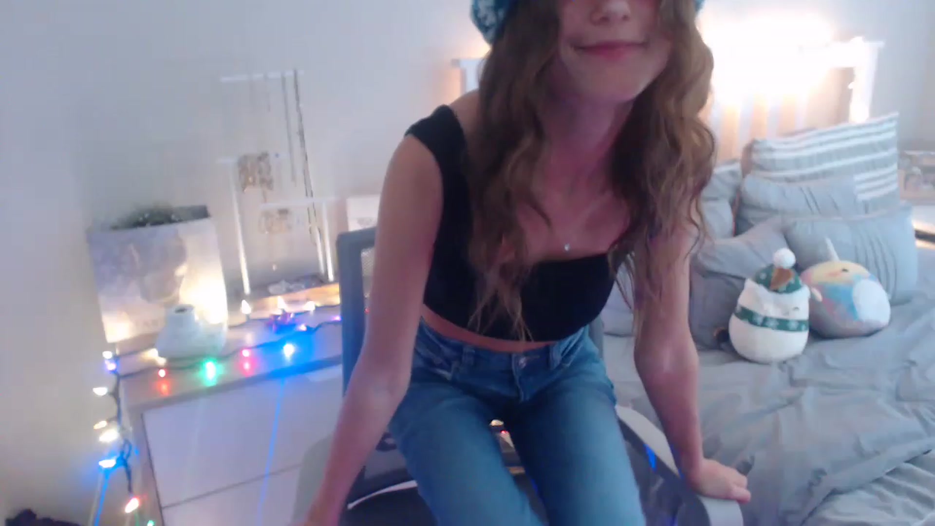Gallery image thumbnail from Faeryfawn's myfreecams stream on, 12/02/2022, 21:37 image 14 of 20