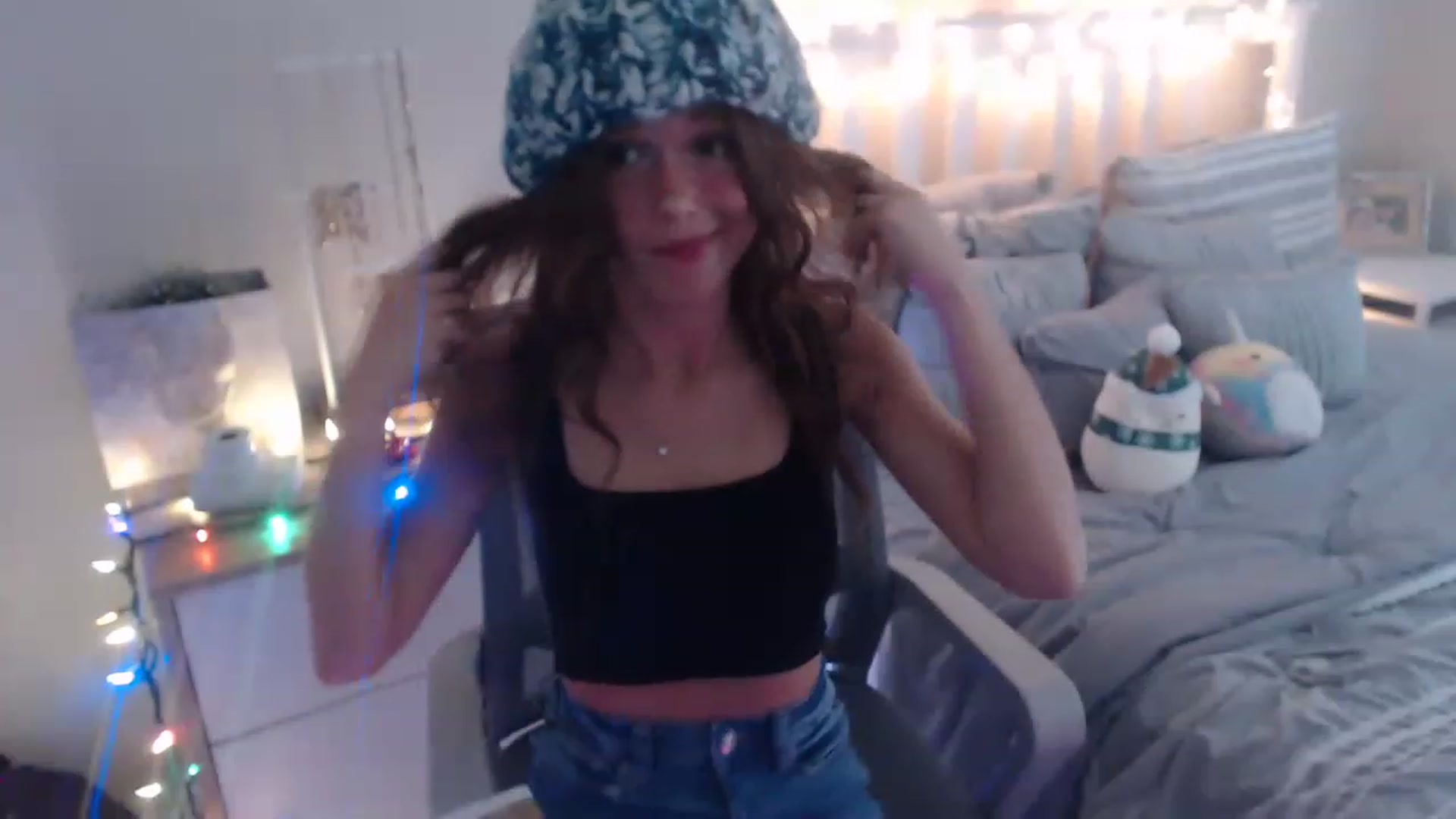 Gallery image thumbnail from Faeryfawn's myfreecams stream on, 12/02/2022, 21:37 image 2 of 20