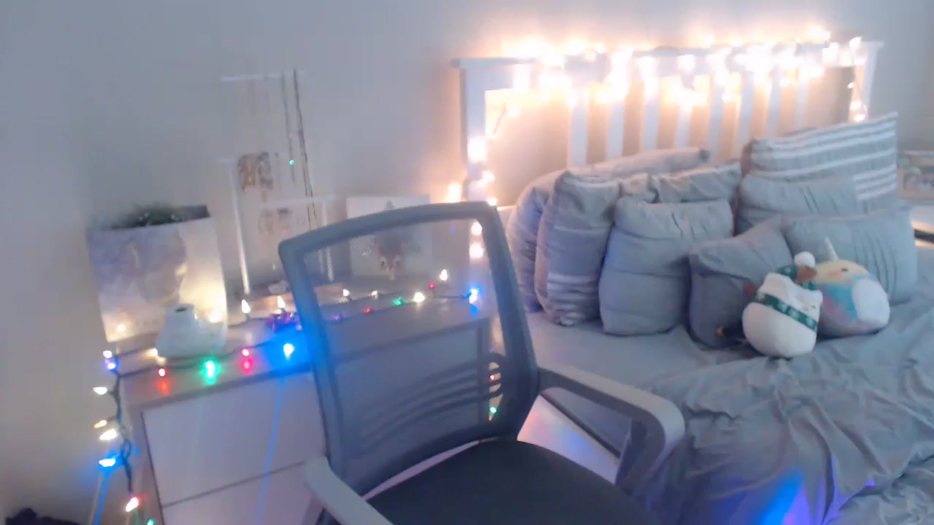 Gallery image thumbnail from Faeryfawn's myfreecams stream on, 12/02/2022, 21:37 image 17 of 20