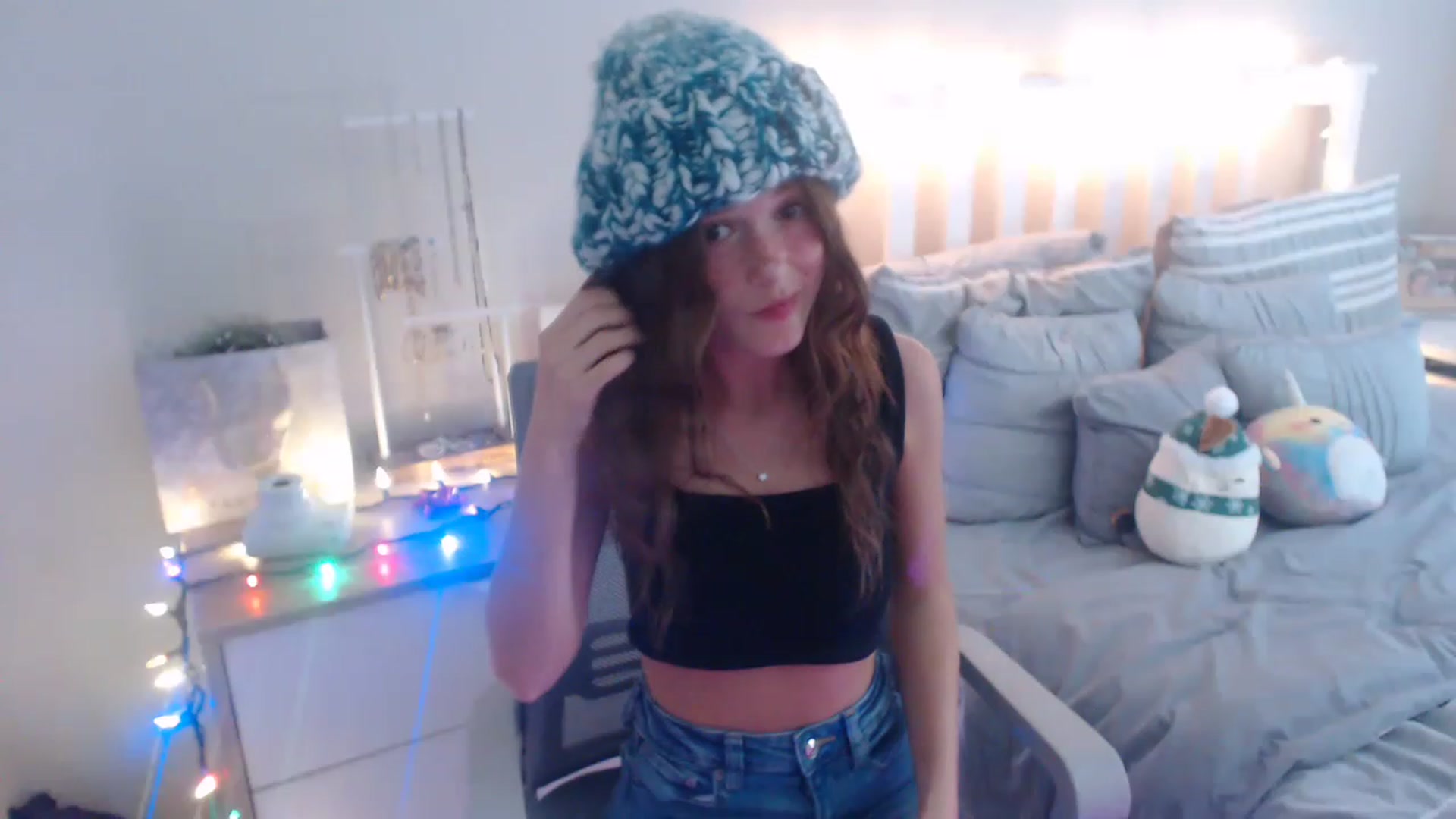 Gallery image thumbnail from Faeryfawn's myfreecams stream on, 12/02/2022, 21:37 image 15 of 20