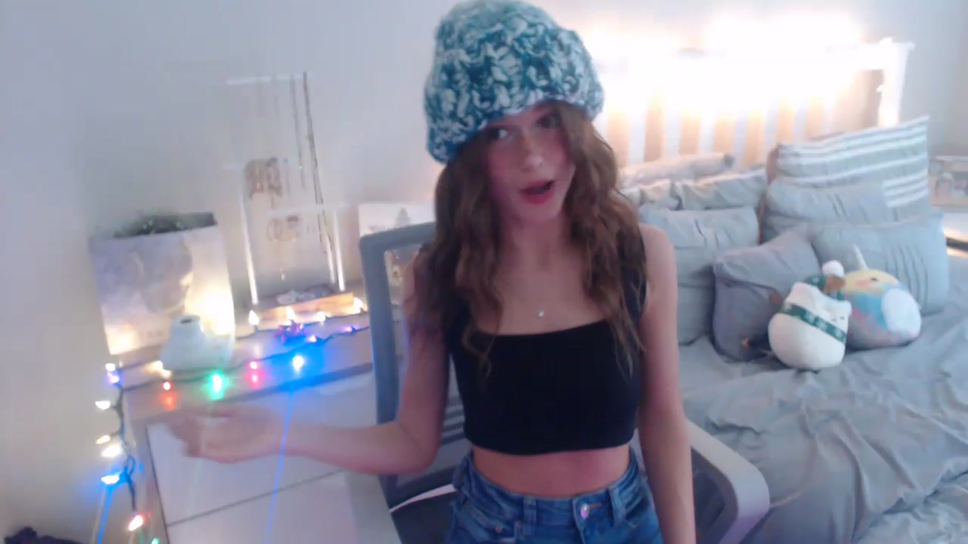 Gallery image thumbnail from Faeryfawn's myfreecams stream on, 12/02/2022, 21:37 image 19 of 20