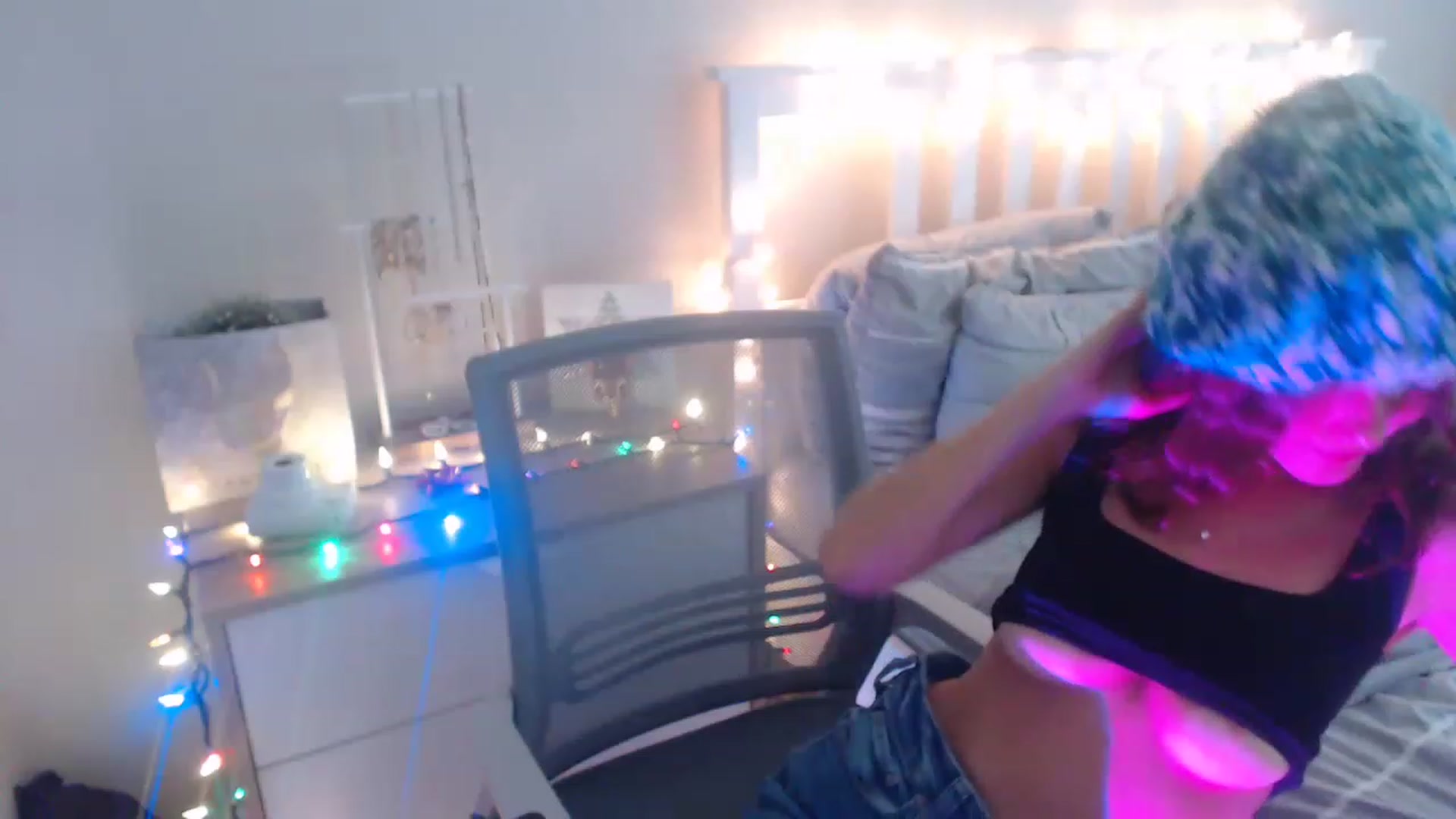 Gallery image thumbnail from Faeryfawn's myfreecams stream on, 12/02/2022, 21:37 image 11 of 20