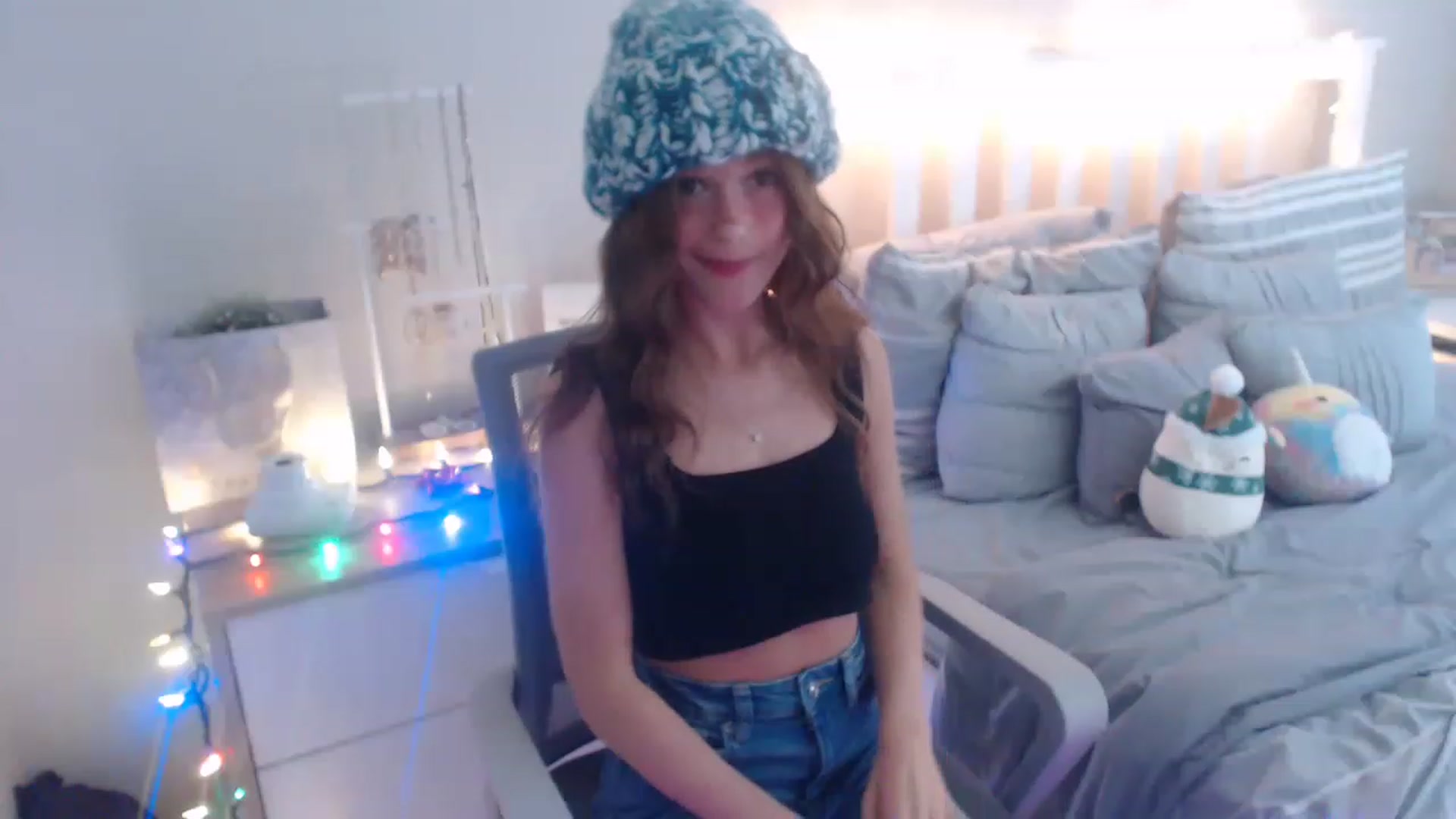 Gallery image thumbnail from Faeryfawn's myfreecams stream on, 12/02/2022, 21:37 image 8 of 20