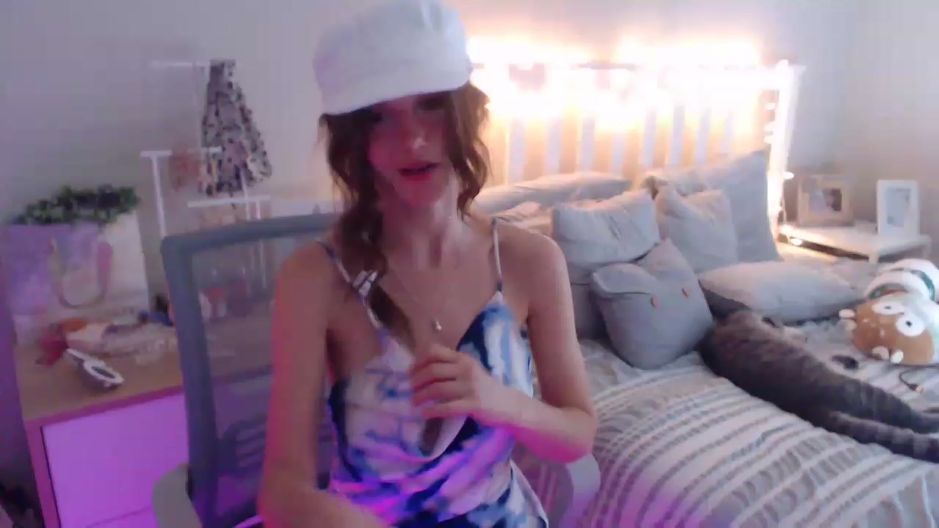 Gallery image thumbnail from Faeryfawn's myfreecams stream on, 02/03/2023, 21:11 image 9 of 20