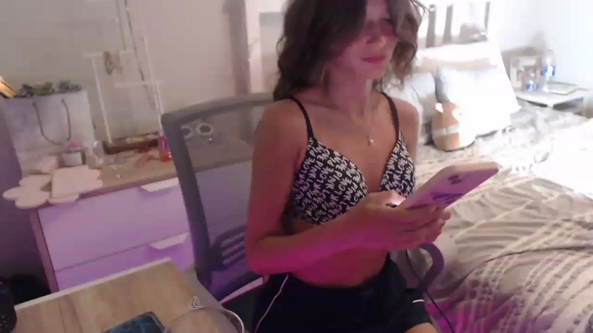 Gallery image thumbnail from Faeryfawn's myfreecams stream on, 04/08/2023, 22:33 image 11 of 20