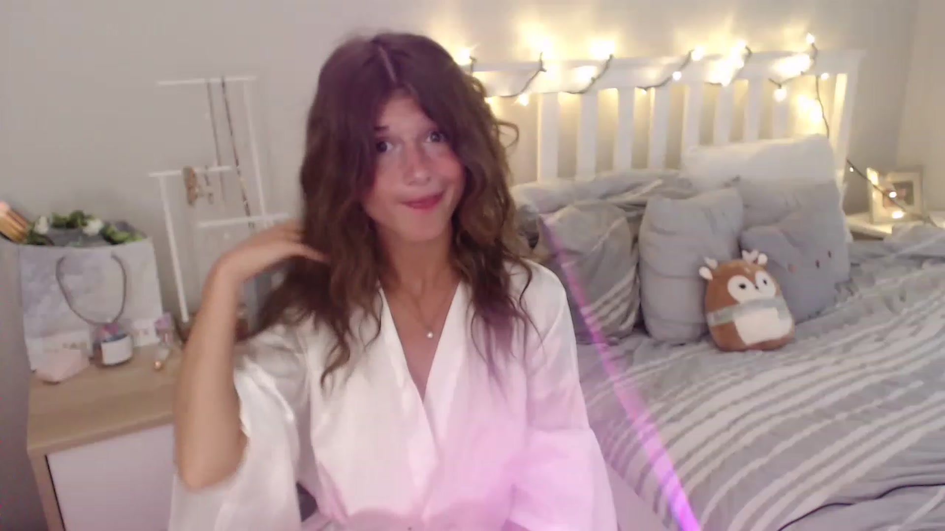 Gallery image thumbnail from Faeryfawn's myfreecams stream on, 04/11/2023, 23:34 image 4 of 20