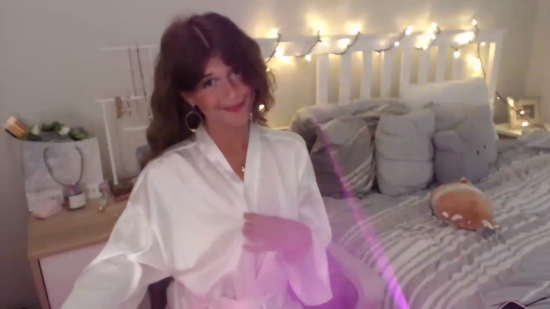 Gallery image thumbnail from Faeryfawn's myfreecams stream on, 04/11/2023, 23:34 image 12 of 20