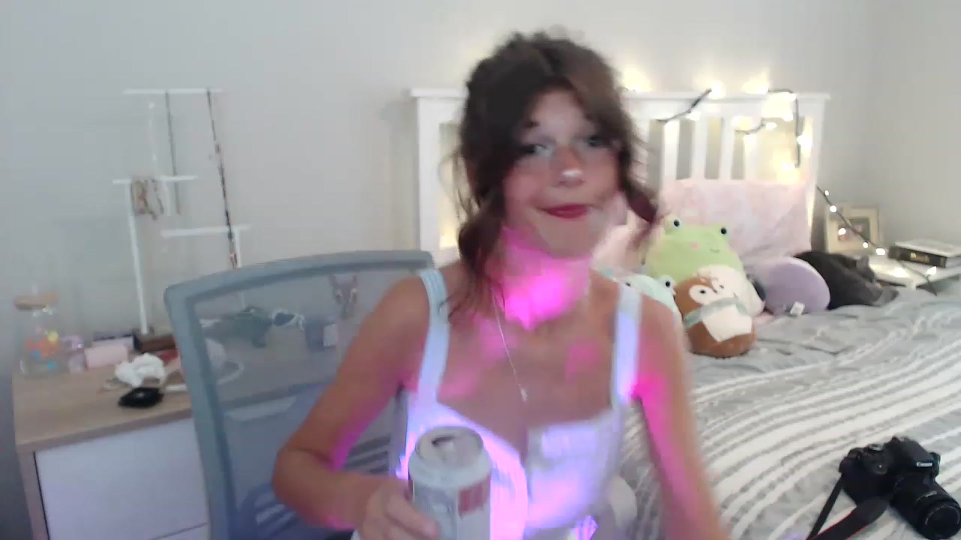 Gallery image thumbnail from Faeryfawn's myfreecams stream on, 05/31/2023, 20:27 image 11 of 20