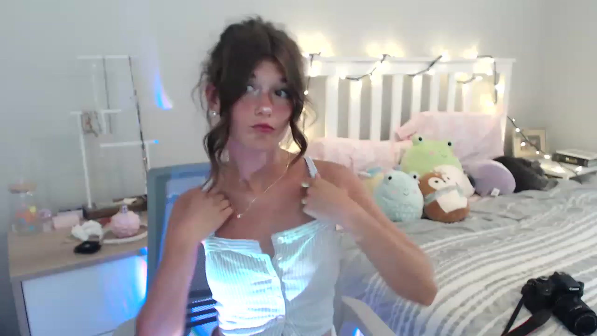 Gallery image thumbnail from Faeryfawn's myfreecams stream on, 05/31/2023, 20:27 image 7 of 20