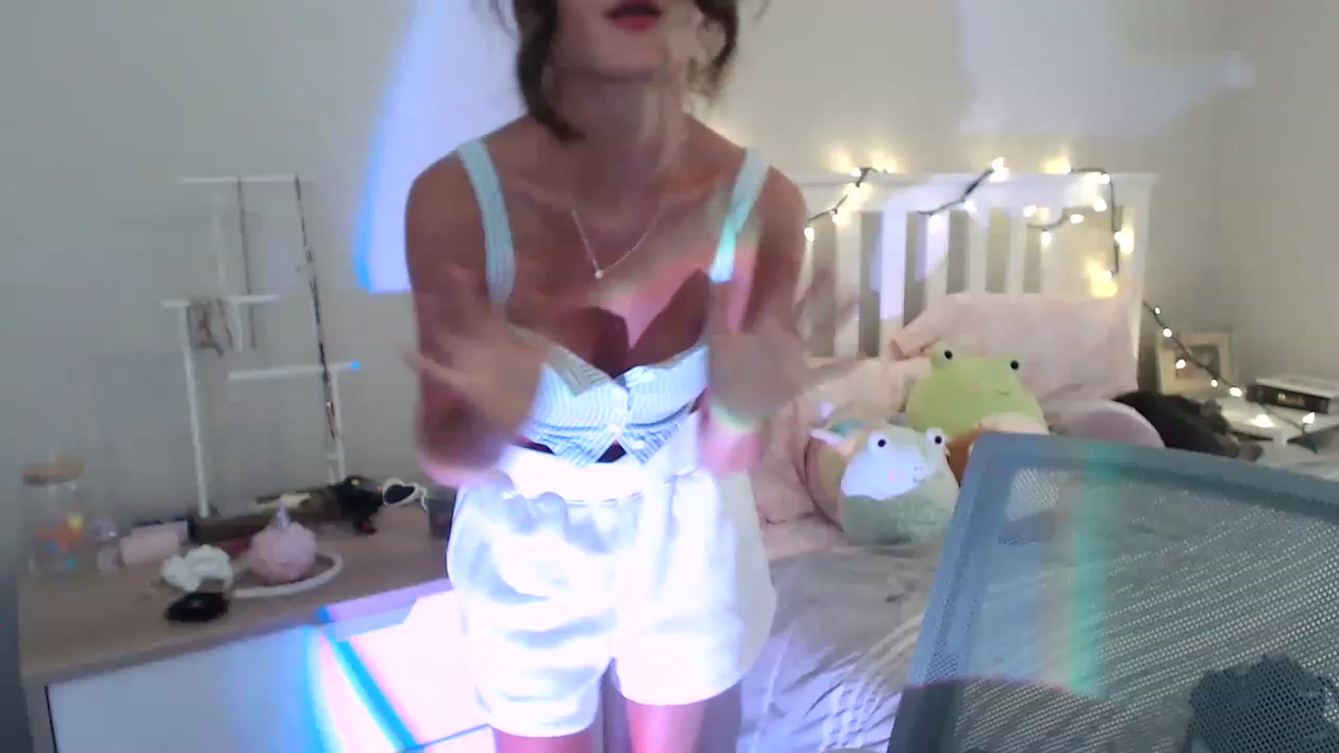 Gallery image thumbnail from Faeryfawn's myfreecams stream on, 05/31/2023, 20:27 image 5 of 20