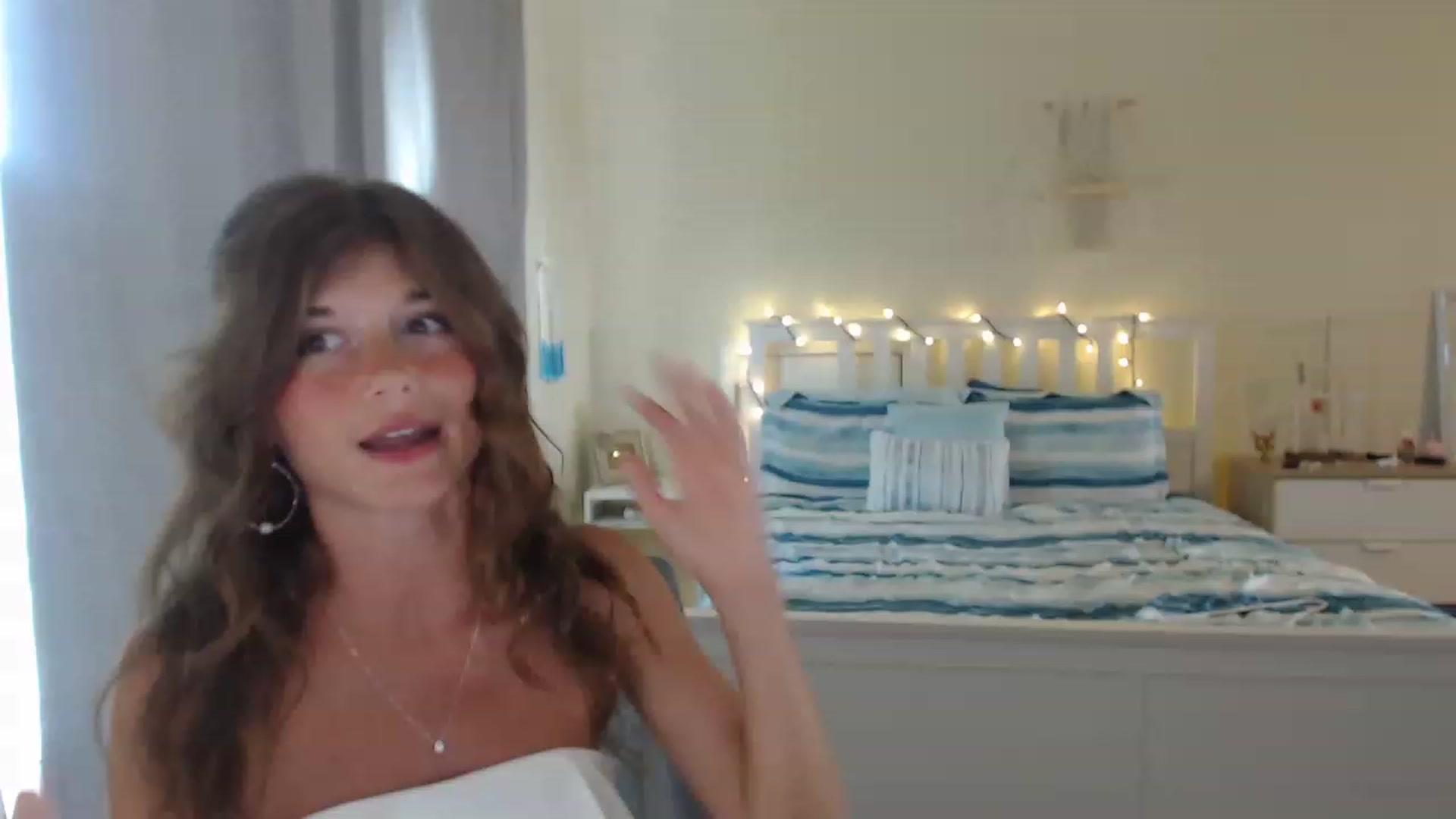 Gallery image thumbnail from Faeryfawn's myfreecams stream on, 08/10/2023, 20:00 image 4 of 20
