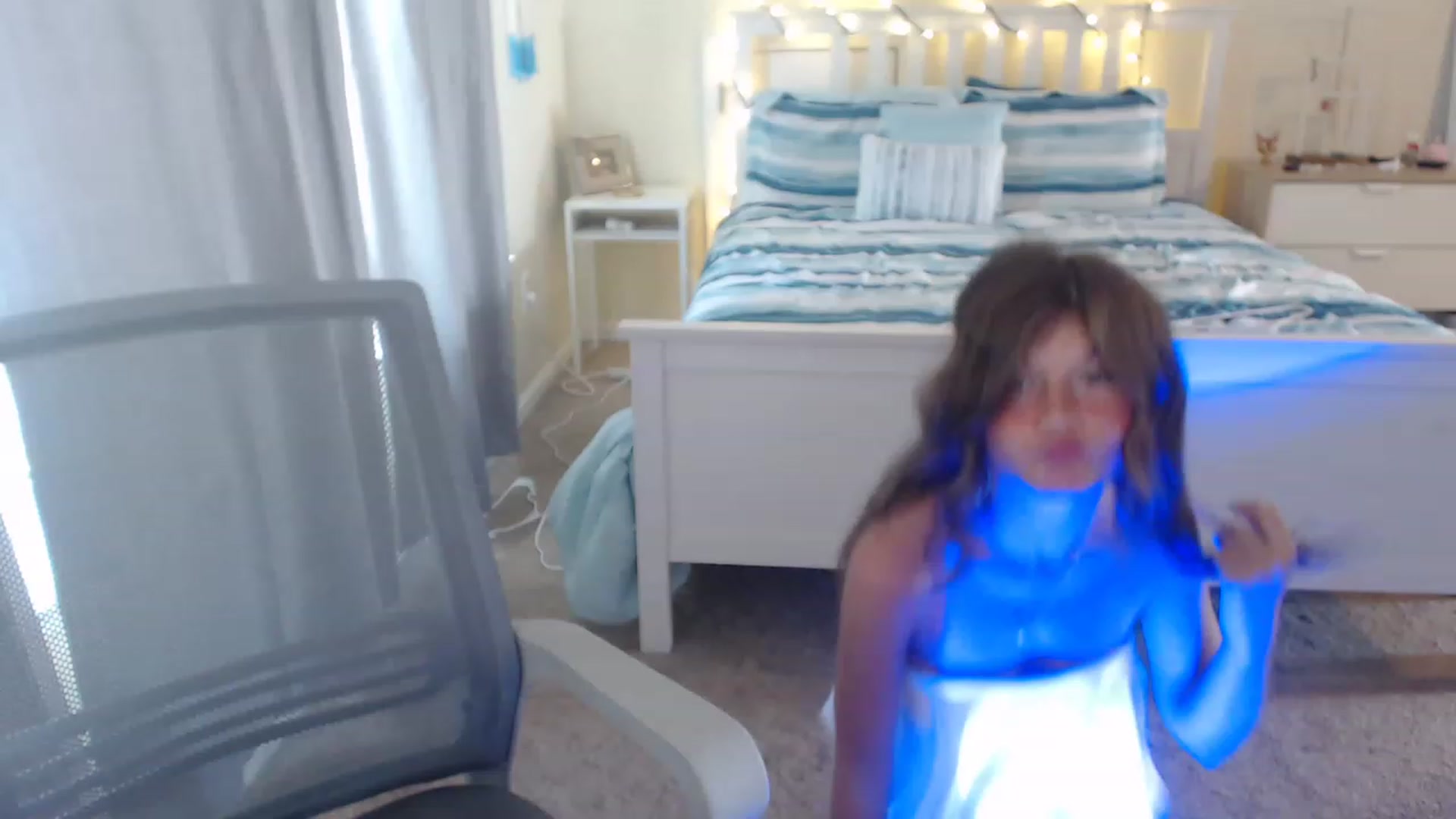 Gallery image thumbnail from Faeryfawn's myfreecams stream on, 08/10/2023, 20:00 image 17 of 20