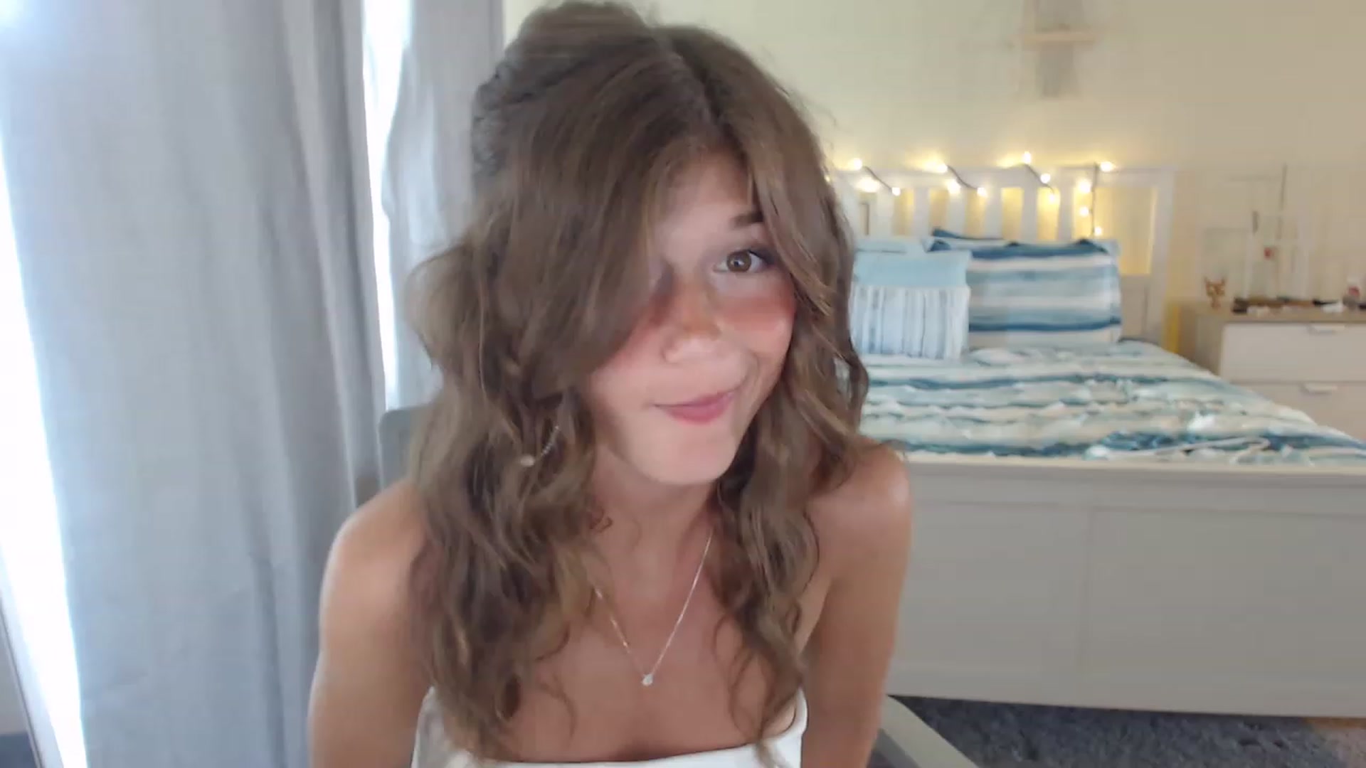 Gallery image thumbnail from Faeryfawn's myfreecams stream on, 08/10/2023, 20:00 image 1 of 20