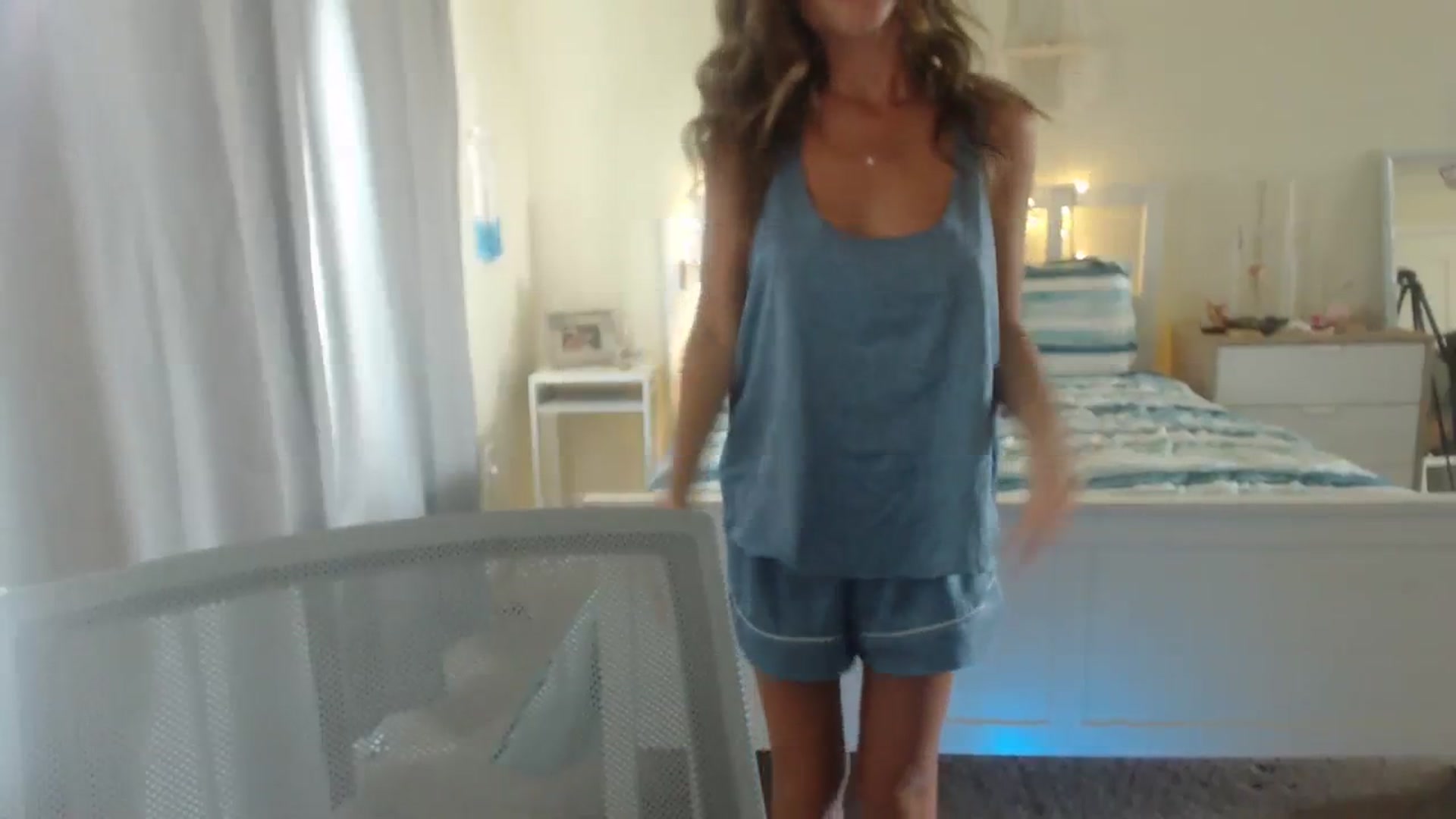 Gallery image thumbnail from Faeryfawn's myfreecams stream on, 08/16/2023, 20:20 image 18 of 20