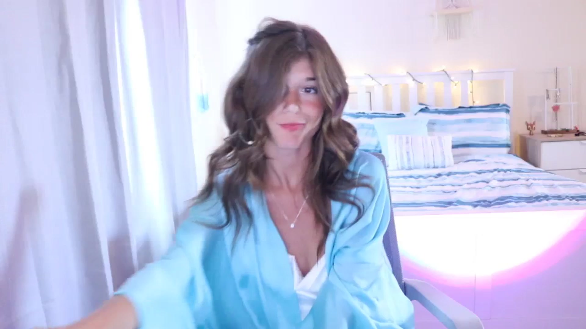 Gallery image thumbnail from Faeryfawn's myfreecams stream on, 08/17/2023, 19:50 image 4 of 20