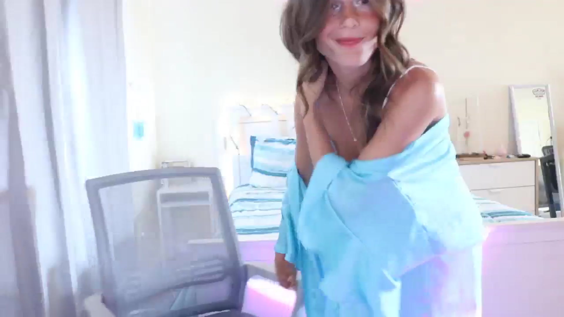 Gallery image thumbnail from Faeryfawn's myfreecams stream on, 08/17/2023, 22:01 image 11 of 20