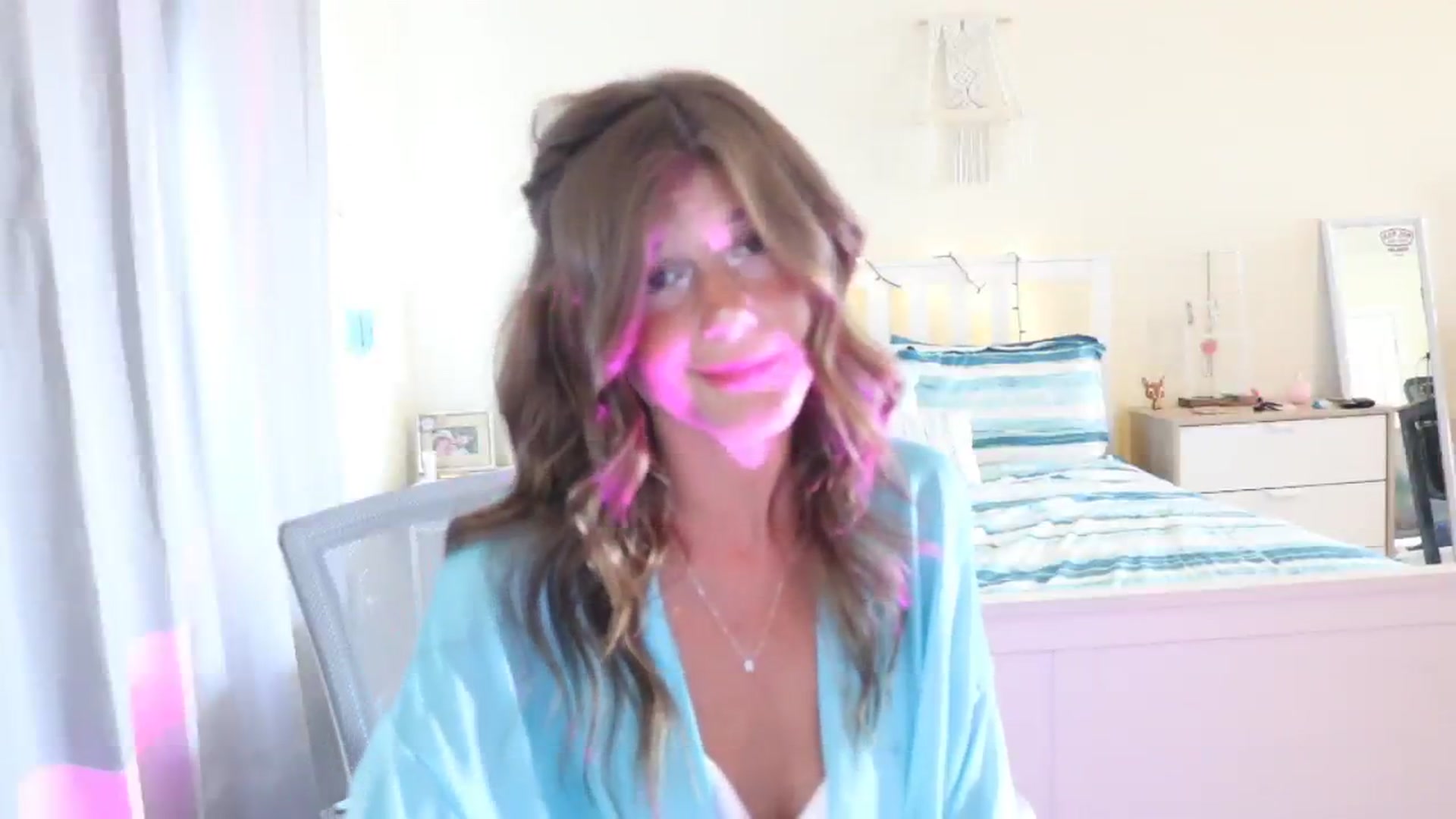 Gallery image thumbnail from Faeryfawn's myfreecams stream on, 08/17/2023, 22:01 image 6 of 20