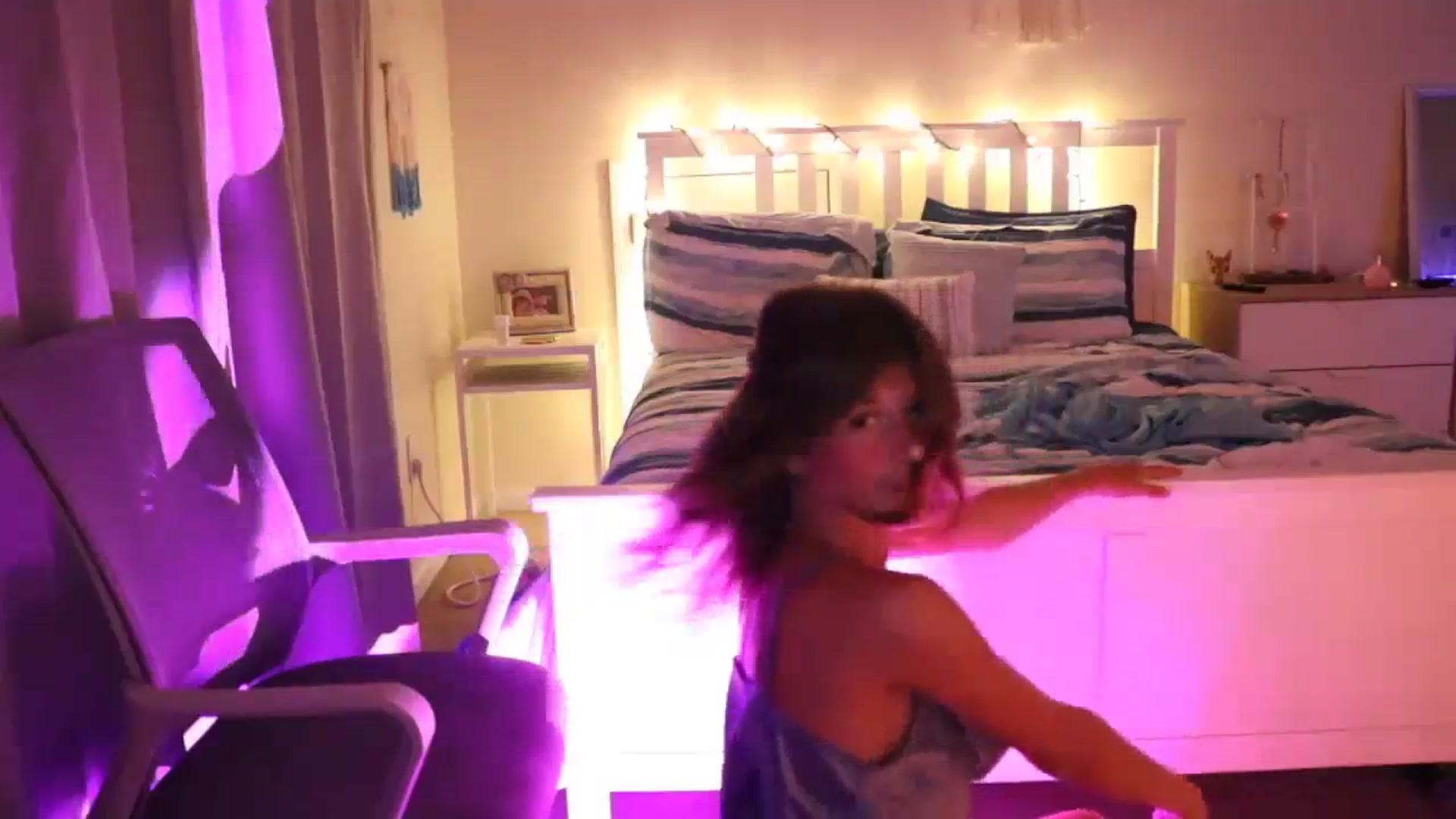 Gallery image thumbnail from Faeryfawn's myfreecams stream on, 08/20/2023, 01:44 image 10 of 20
