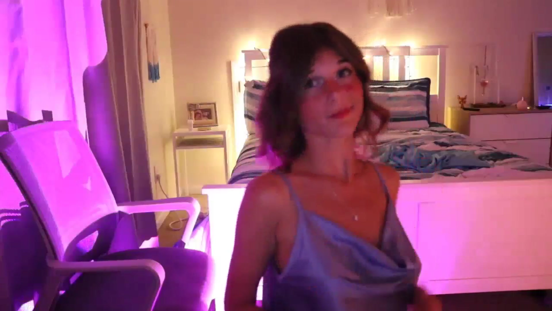 Gallery image thumbnail from Faeryfawn's myfreecams stream on, 08/20/2023, 01:44 image 6 of 20