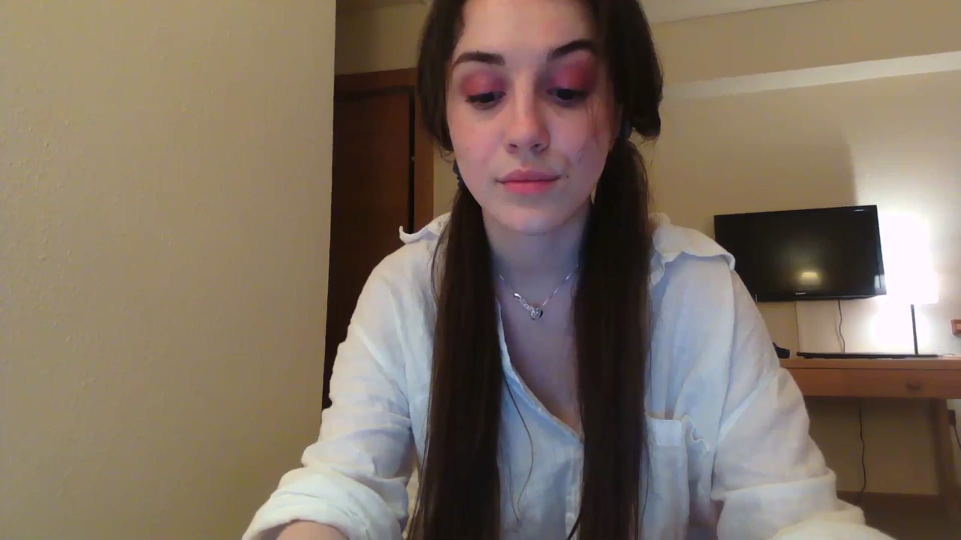 Gallery image thumbnail from FairSnowWhite's myfreecams stream on, 07/06/2023, 18:12 image 2 of 20