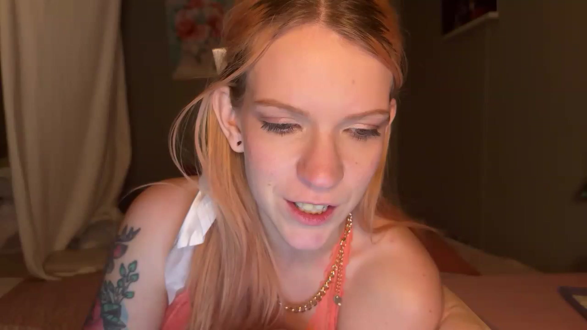 Gallery image thumbnail from Fairlyfaeriee's myfreecams stream on, 12/10/2024, 09:40 image 1 of 20
