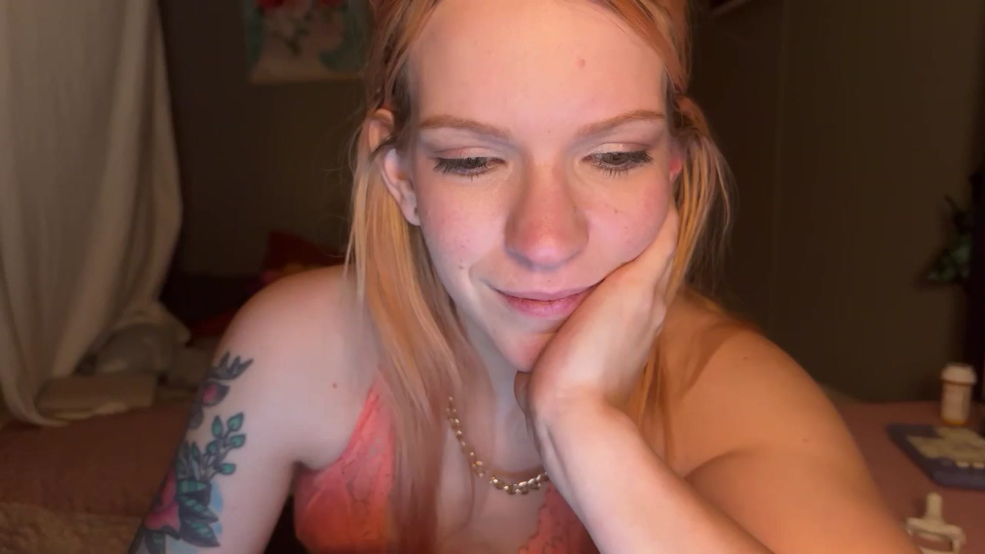 Gallery image thumbnail from Fairlyfaeriee's myfreecams stream on, 12/10/2024, 09:40 image 20 of 20