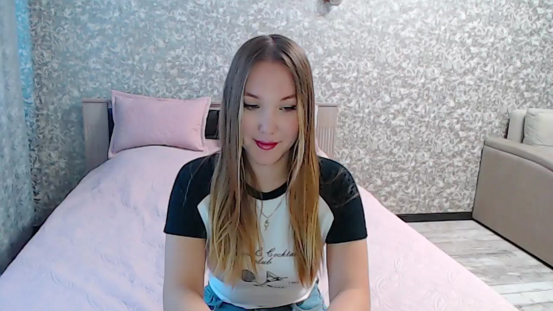 Gallery image thumbnail from Fairy_Moon1's myfreecams stream on, 05/08/2025, 07:29 image 2 of 20