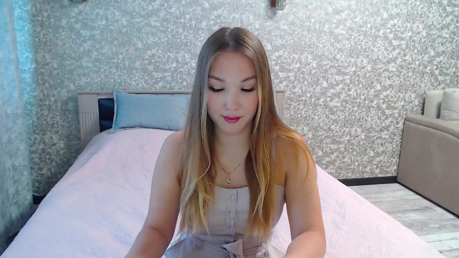 Gallery image thumbnail from Fairy_Moon1's myfreecams stream on, 06/12/2025, 05:50 image 16 of 20