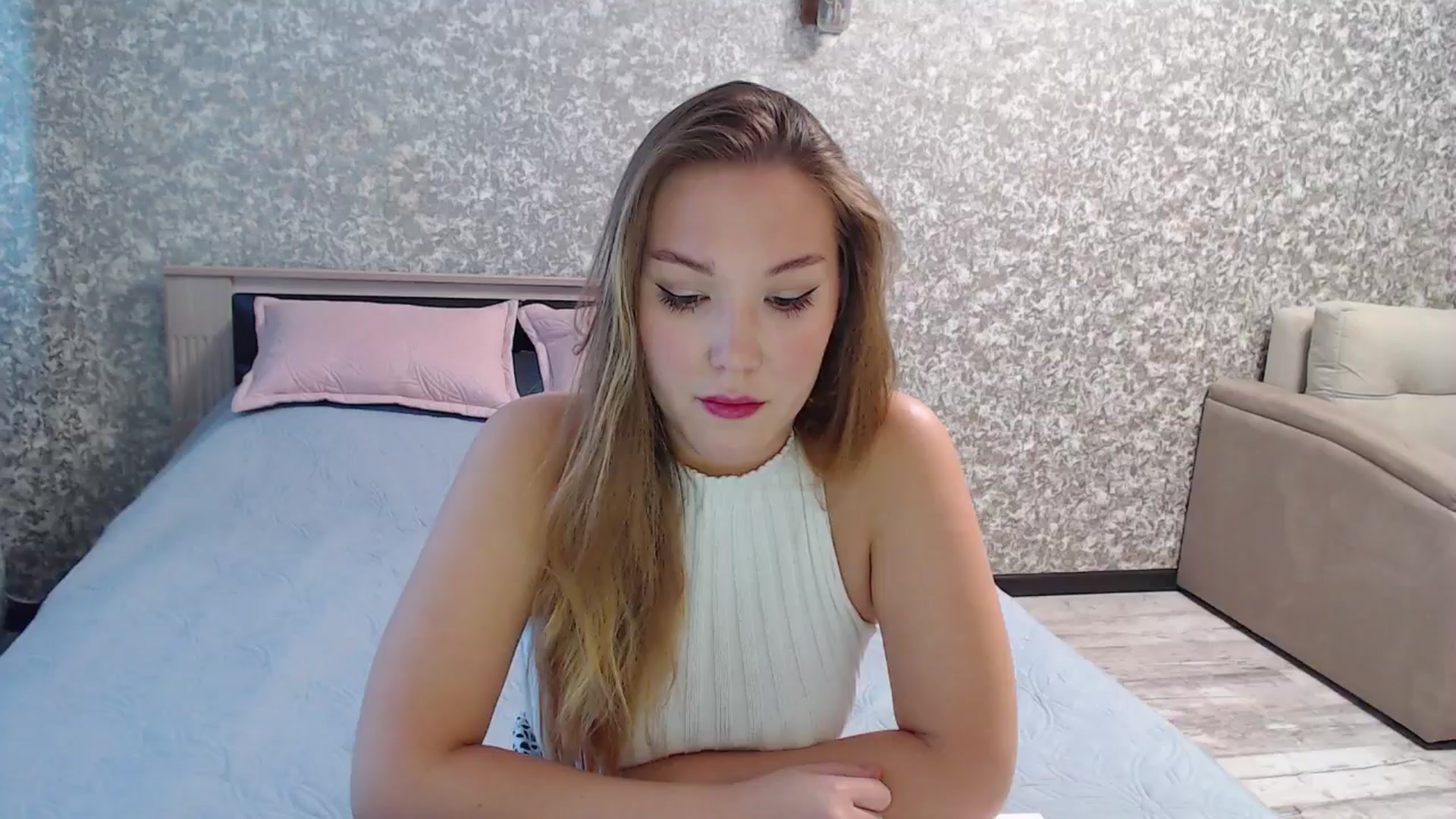 Gallery image thumbnail from Fairy_Moon1's myfreecams stream on, 06/17/2025, 06:17 image 2 of 20