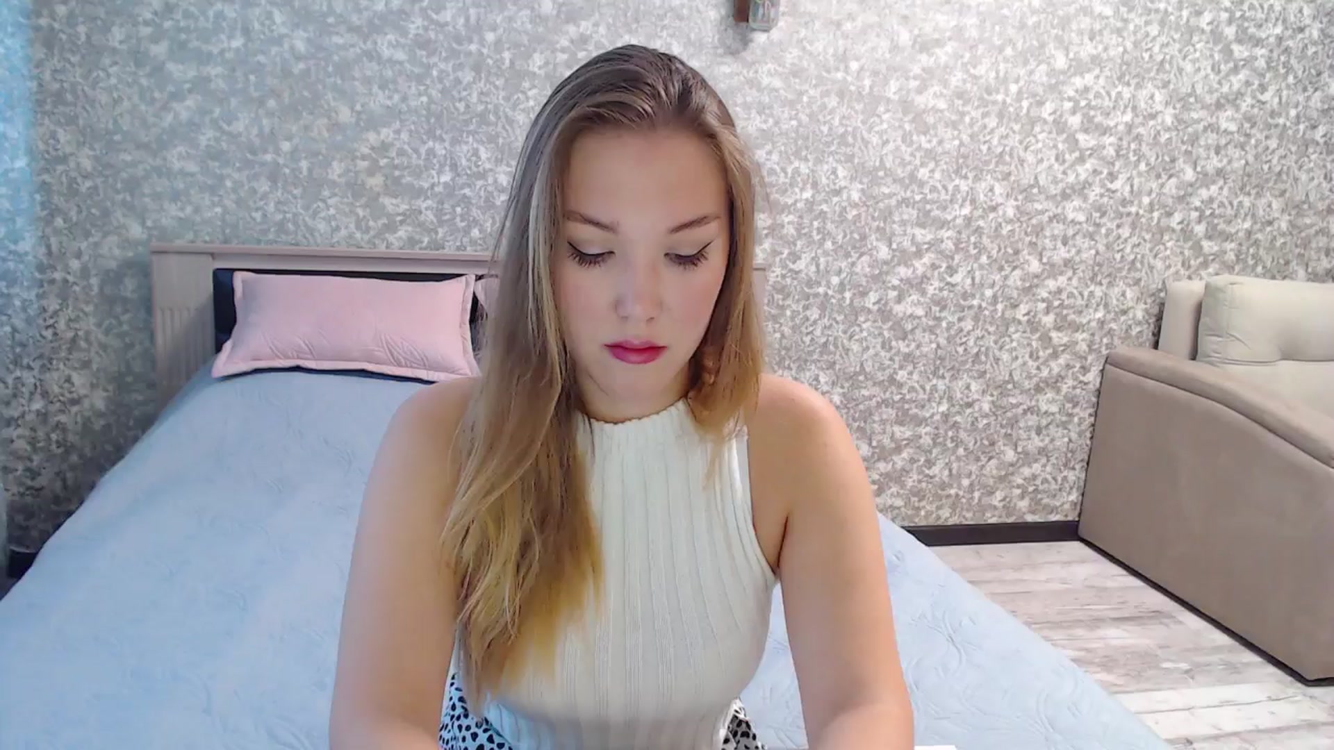 Gallery image thumbnail from Fairy_Moon1's myfreecams stream on, 06/17/2025, 06:17 image 7 of 20