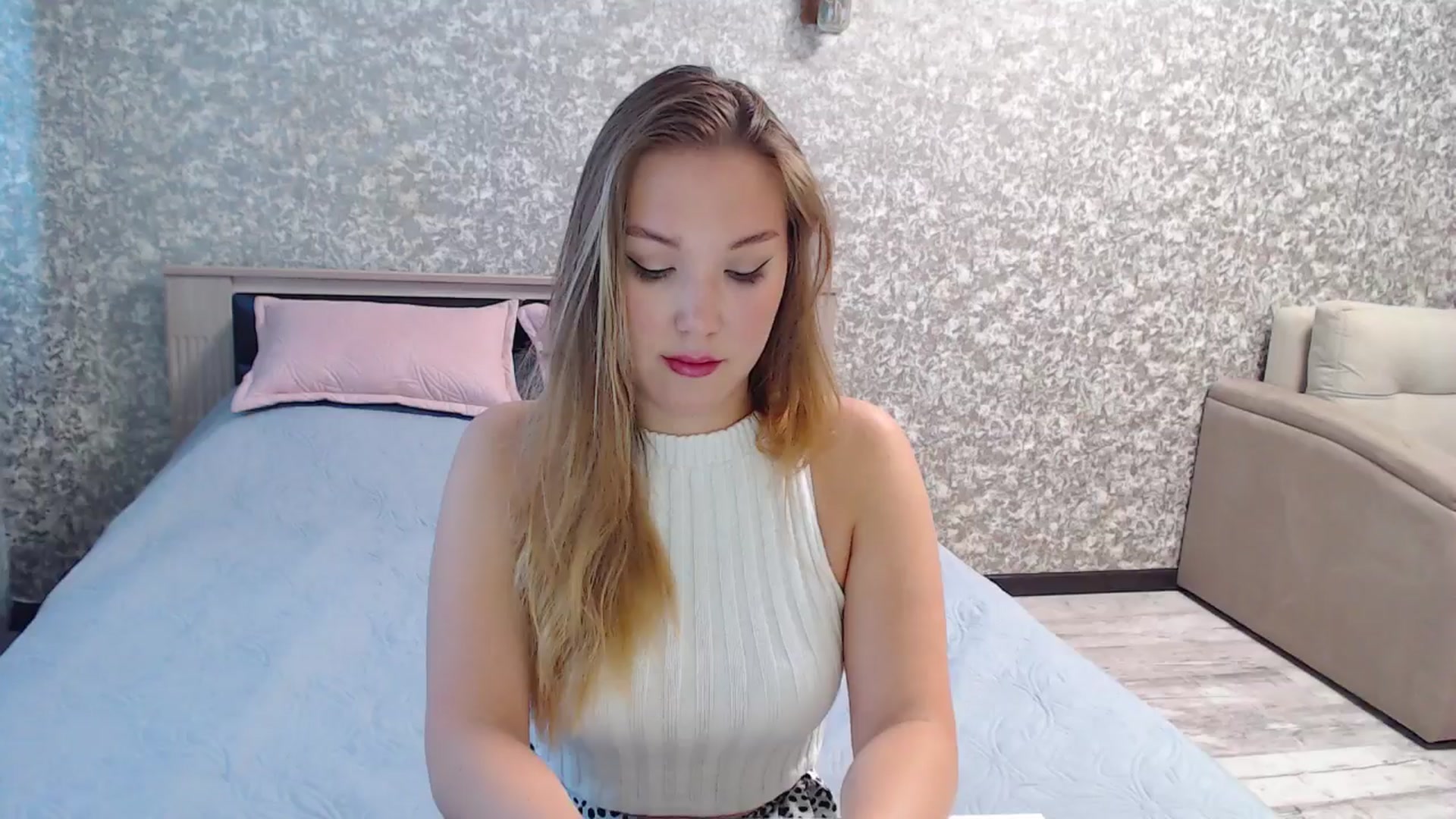 Gallery image thumbnail from Fairy_Moon1's myfreecams stream on, 06/17/2025, 06:17 image 10 of 20